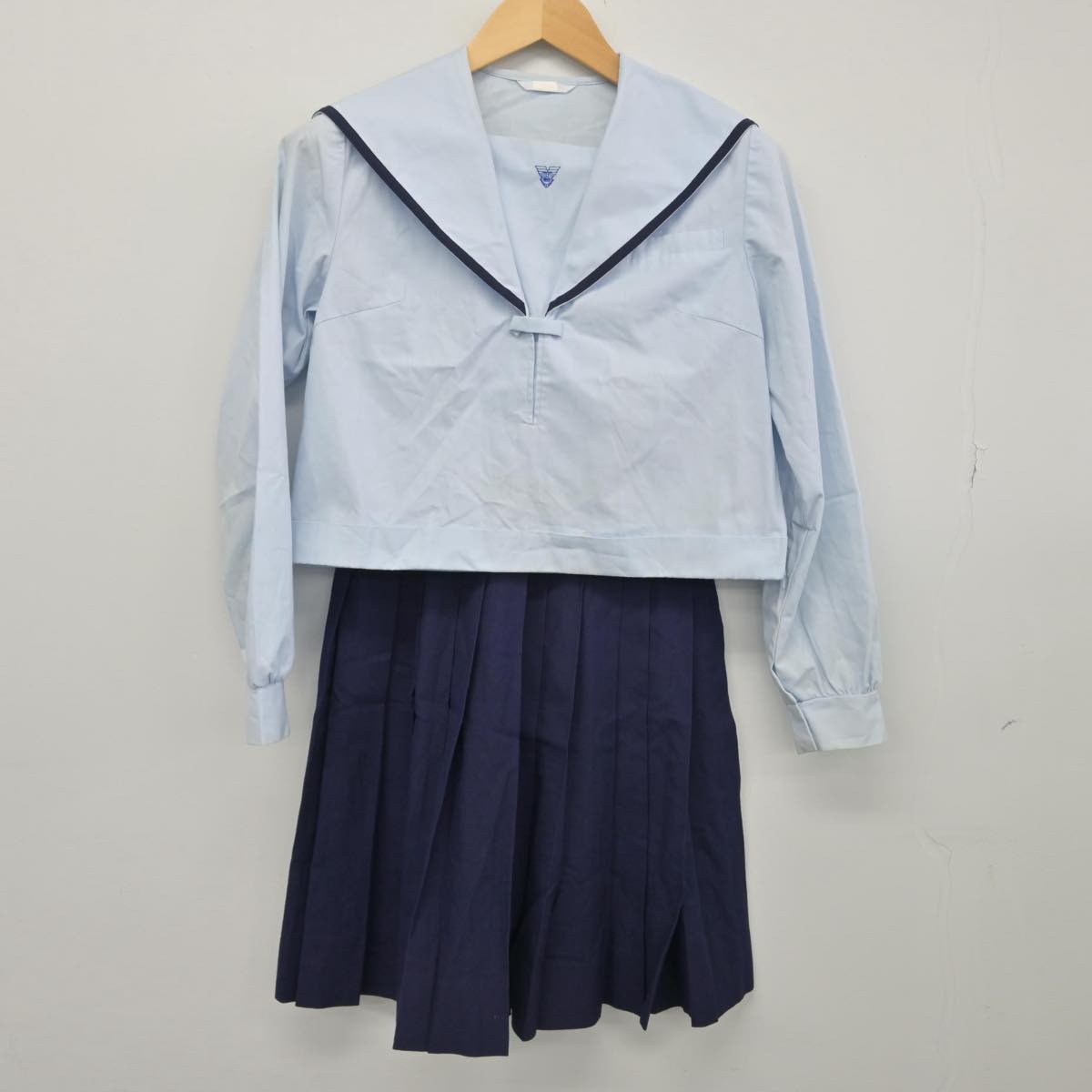 【中古】佐賀県 佐賀県立唐津東高等学校 女子制服 2点（セーラー服・スカート）sf028237