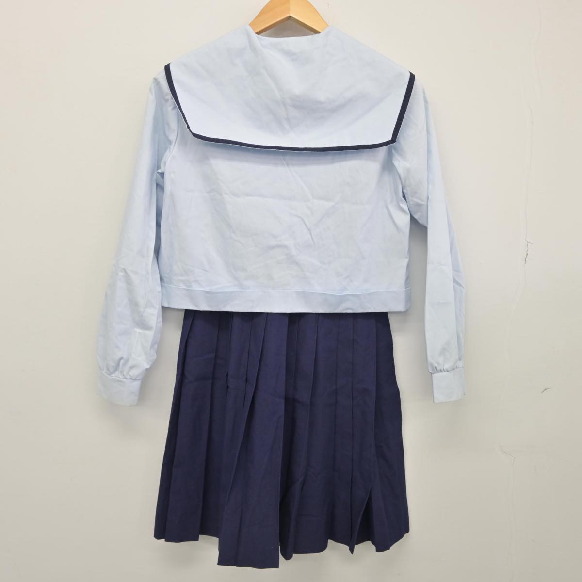 【中古】佐賀県 佐賀県立唐津東高等学校 女子制服 2点（セーラー服・スカート）sf028237