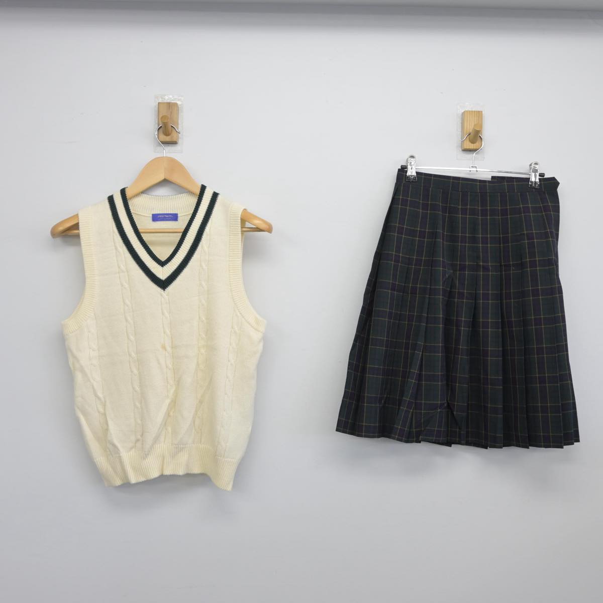 【中古】福岡県 糸島二丈中学校 女子制服 2点（ニットベスト・スカート）sf028244