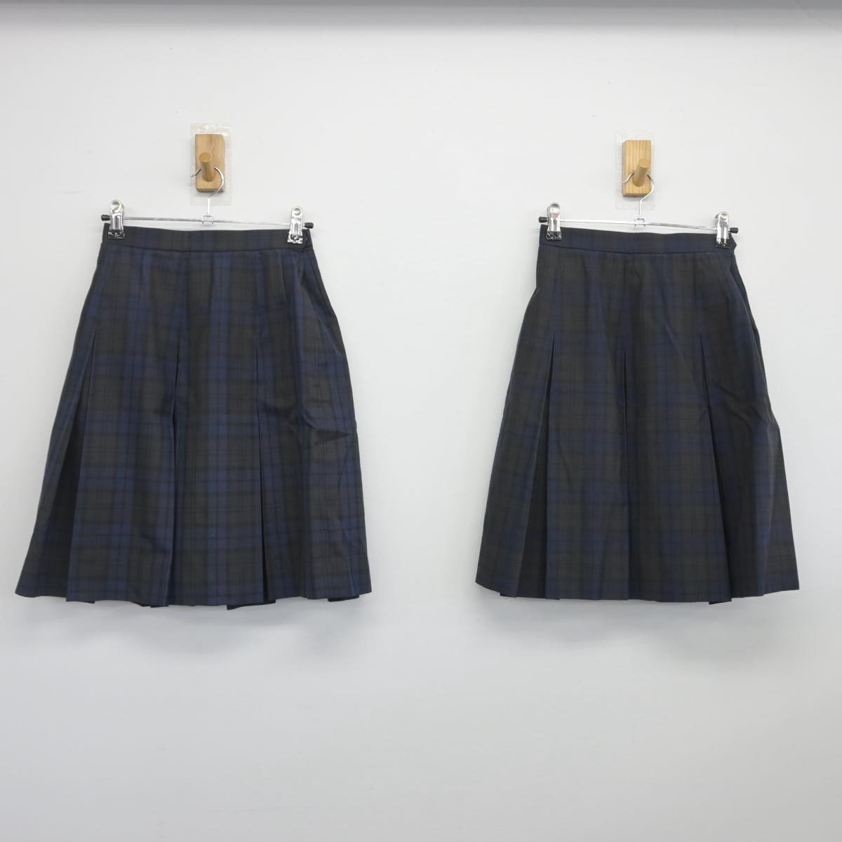 【中古】東京都 光ヶ丘第三中学校 女子制服 4点（ベスト・スカート）sf028258