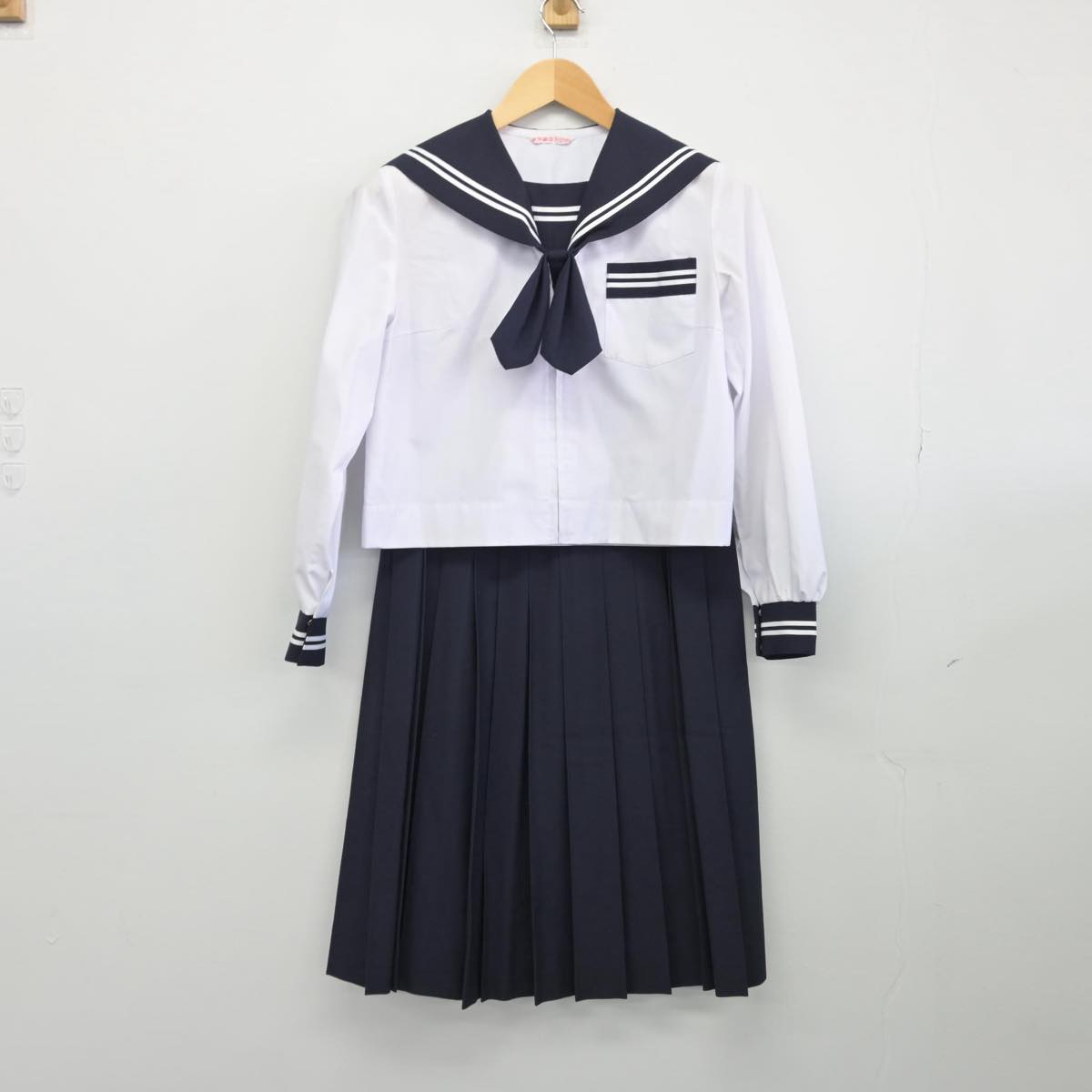 【中古】静岡県 鷹岡中学校 女子制服 3点（セーラー服・スカート）sf028271