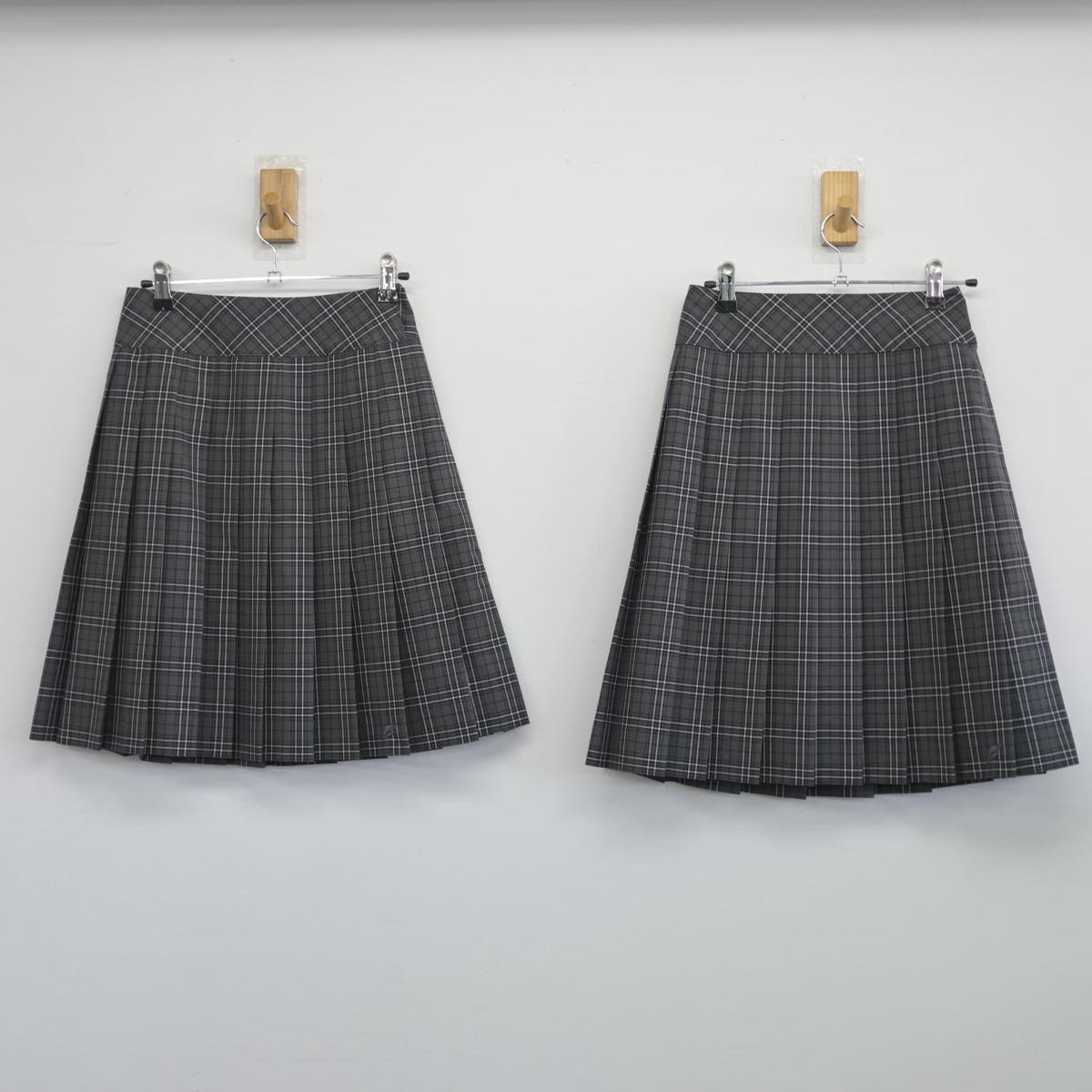 【中古】福島県 福島工業高等専門学校 女子制服 2点（スカート・スカート）sf028282