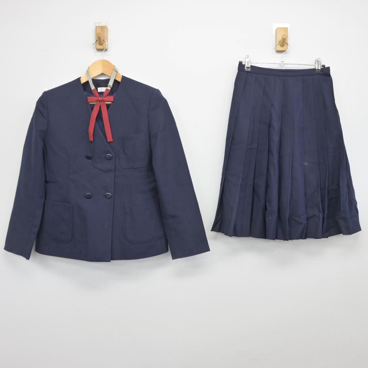 【中古】新潟県 小針中学校 女子制服 3点（ブレザー・スカート）sf028298