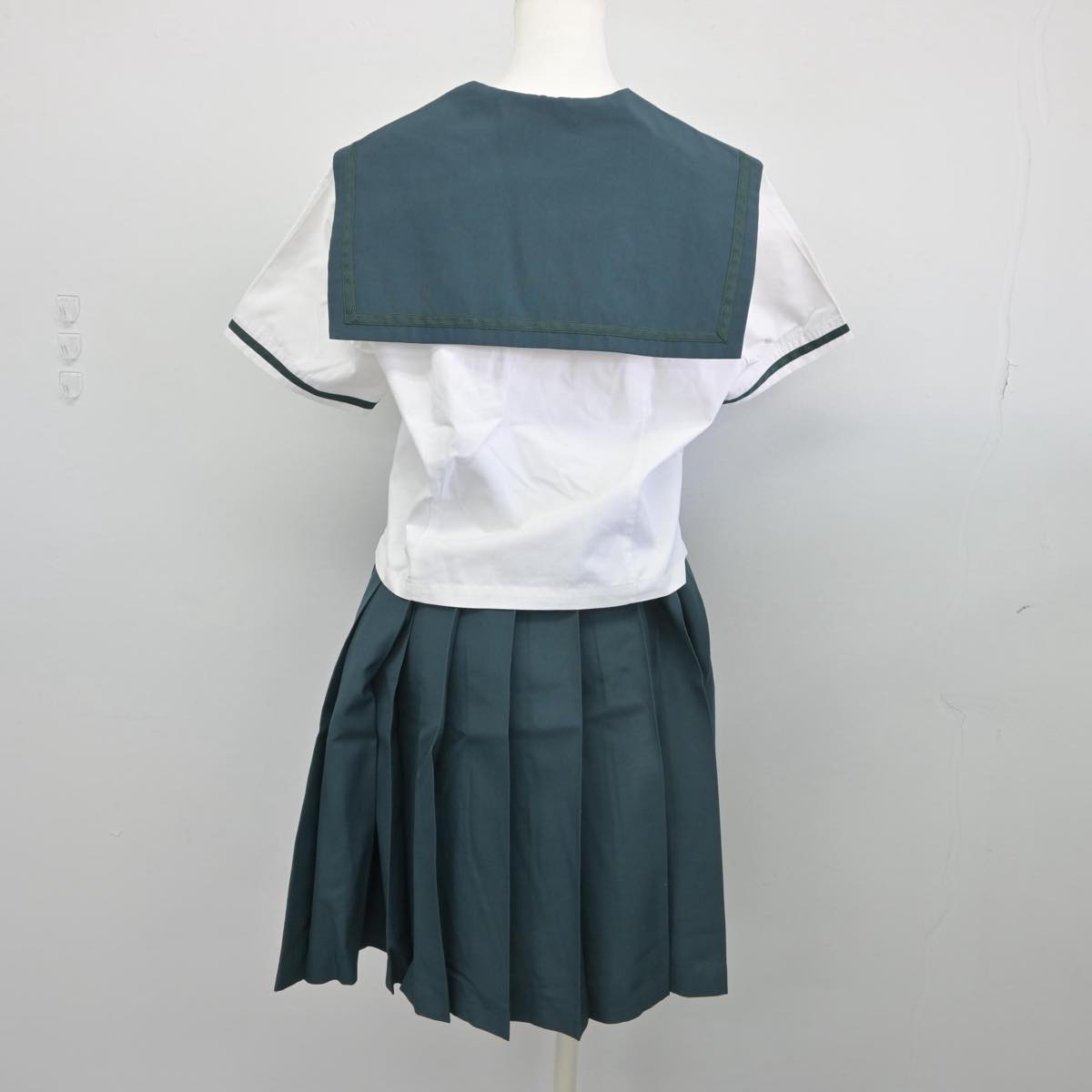 【中古】千葉県 成田国際高等学校 女子制服 3点（セーラー服・スカート）sf028330