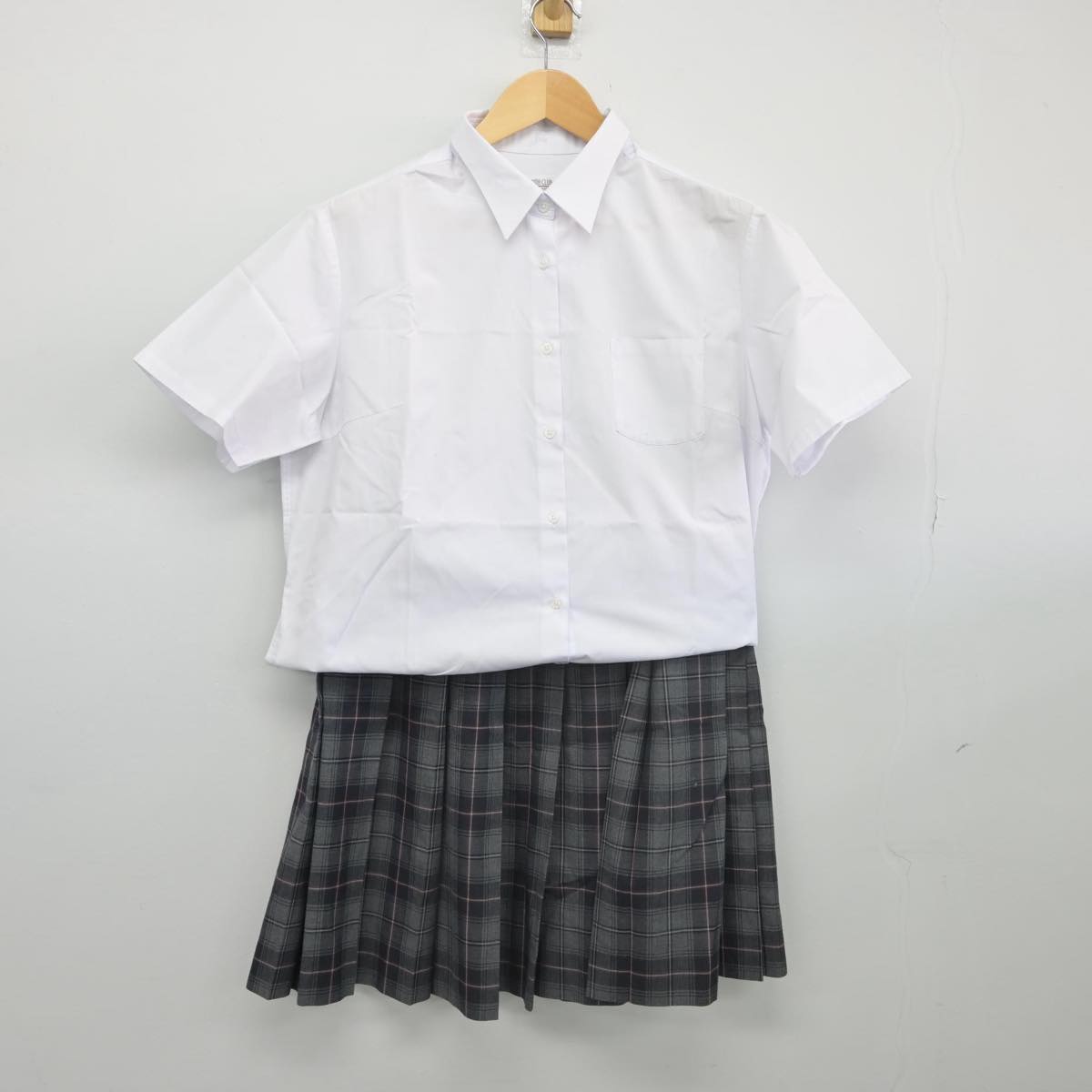 【中古】京都府 下京中学校 女子制服 2点（シャツ・スカート）sf028344