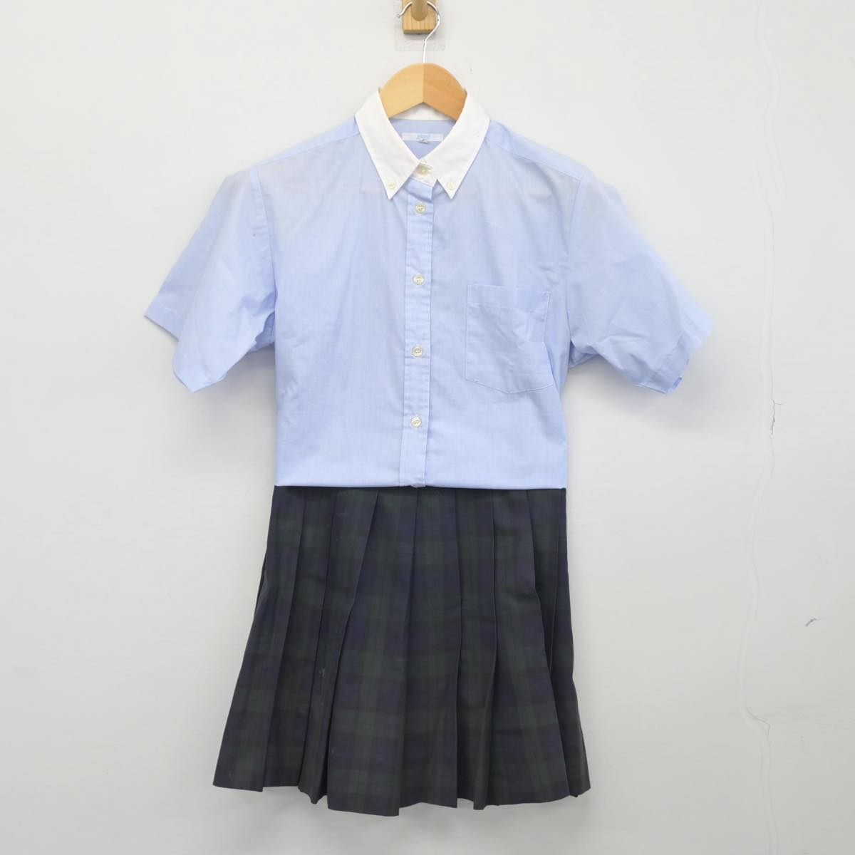 【中古】東京都 多摩高等学校 女子制服 2点（シャツ・スカート）sf028357