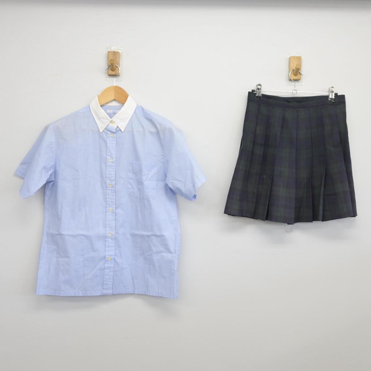 【中古】東京都 多摩高等学校 女子制服 2点（シャツ・スカート）sf028357