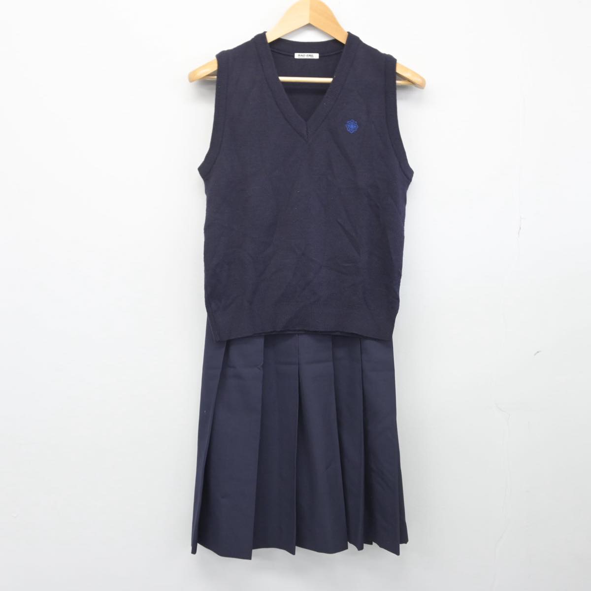 【中古】岩手県 花北青雲高等学校 女子制服 3点（ニットベスト・スカート）sf028362