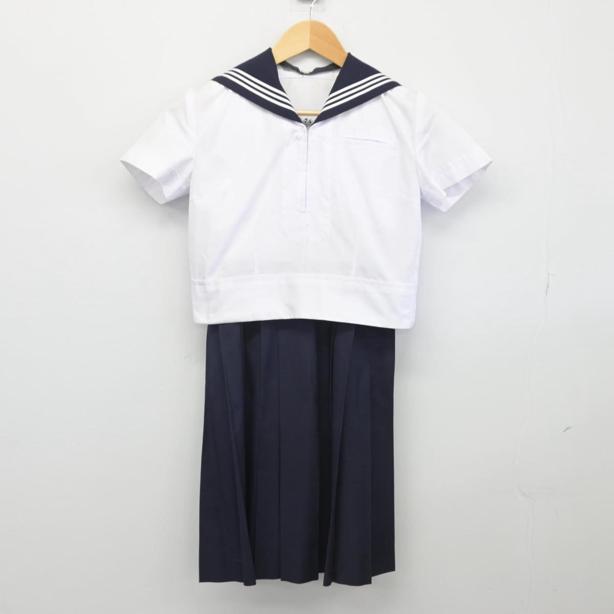 【中古】東京都 東京女学館高等学校 女子制服 2点（セーラー服・スカート）sf028368