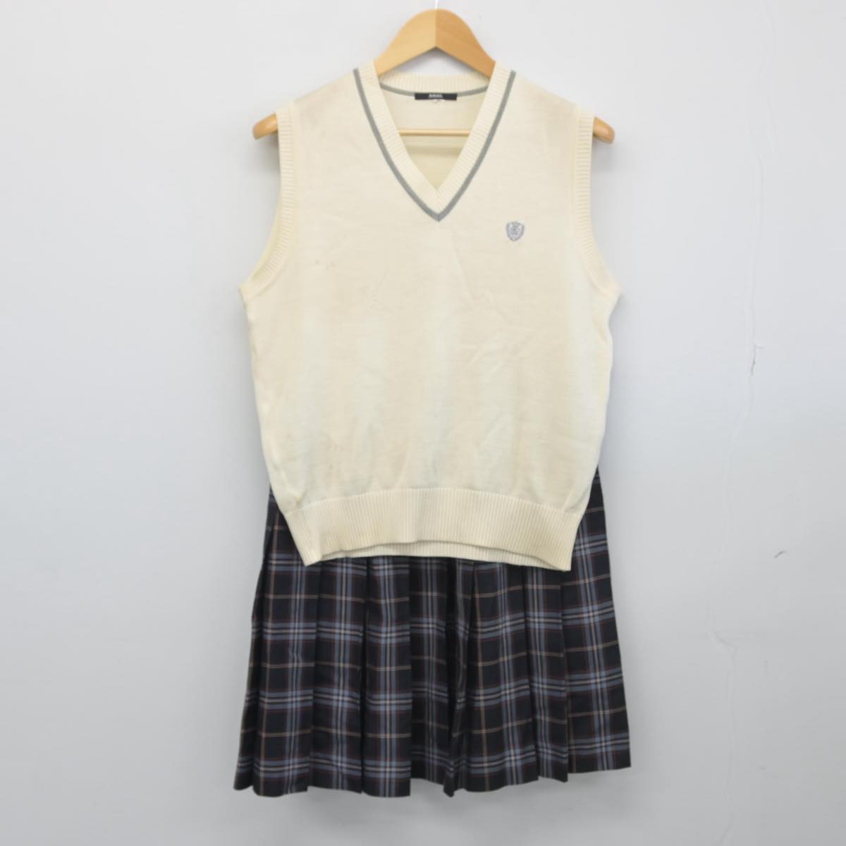 【中古】埼玉県 埼玉栄高等学校 女子制服 4点（ニットベスト・スカート）sf028377