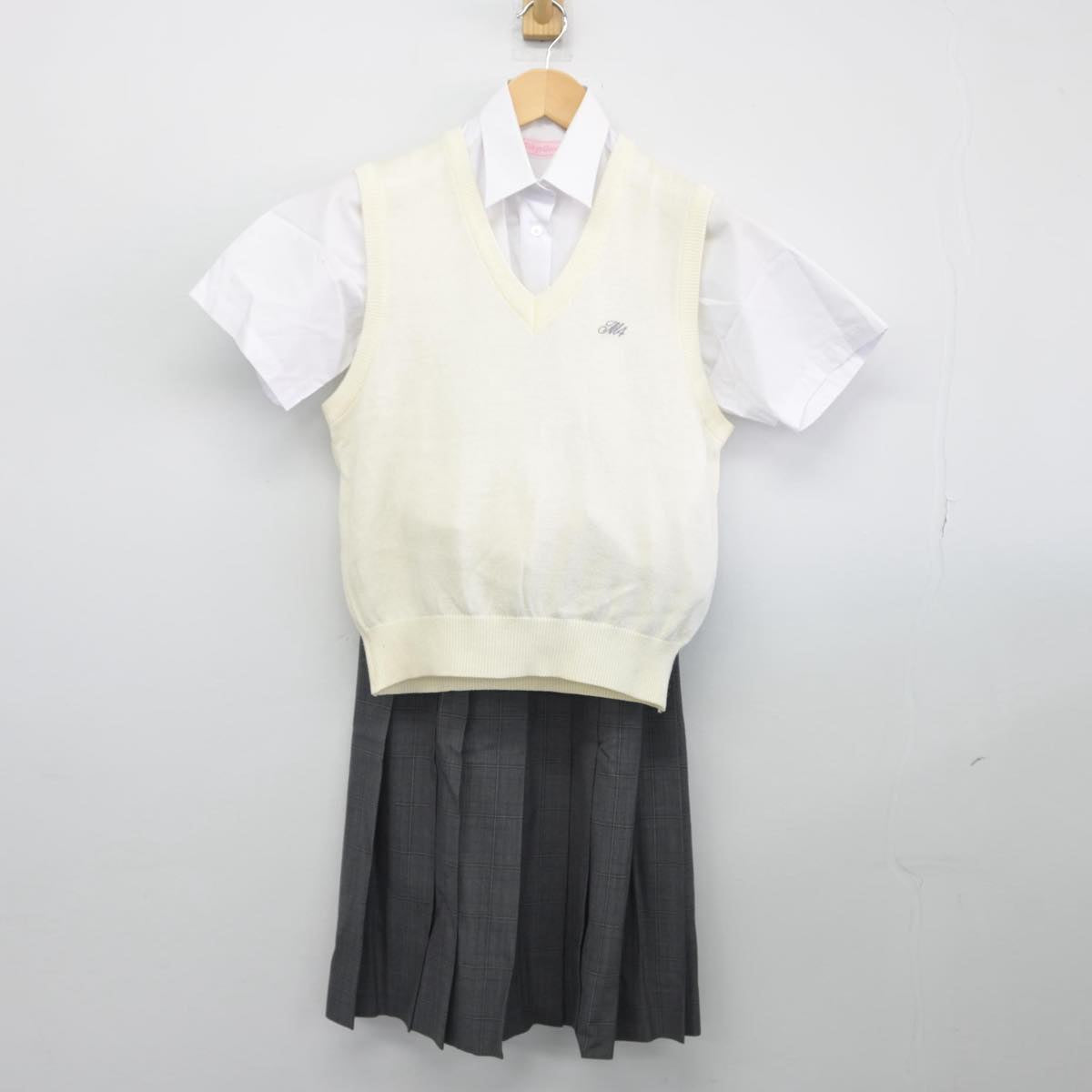 【中古】東京都 松江第四中学校 女子制服 3点（ニットベスト・シャツ・スカート）sf028404