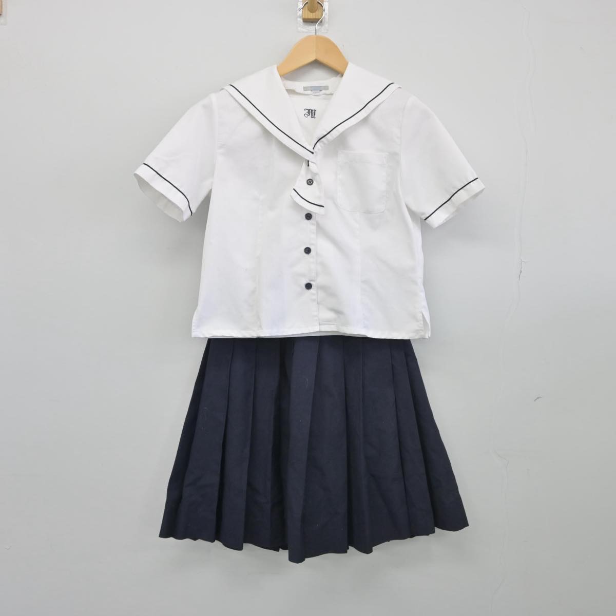 【中古】東京都 板橋有徳高等学校 女子制服 2点（セーラー服・スカート）sf028445