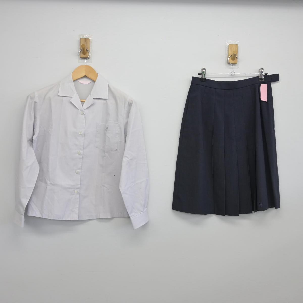 【中古】三重県 いなべ総合学園高等学校 女子制服 2点（シャツ・スカート）sf028478