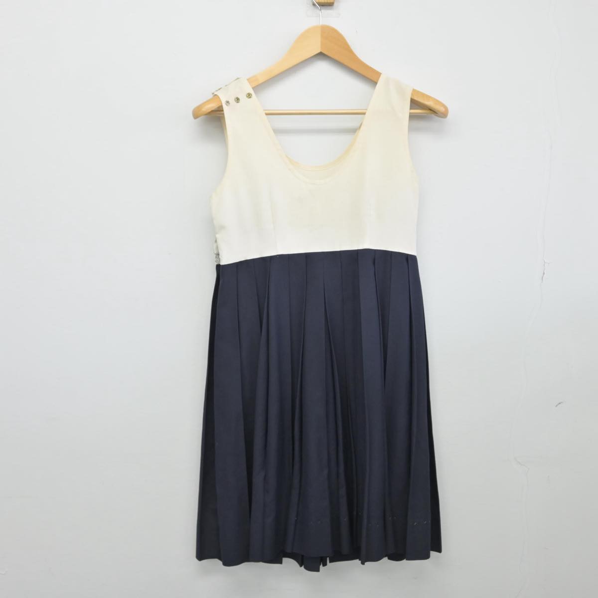 【中古】福岡県 精華女子高等学校 女子制服 3点（セーラー服・ジャンパースカート）sf028501