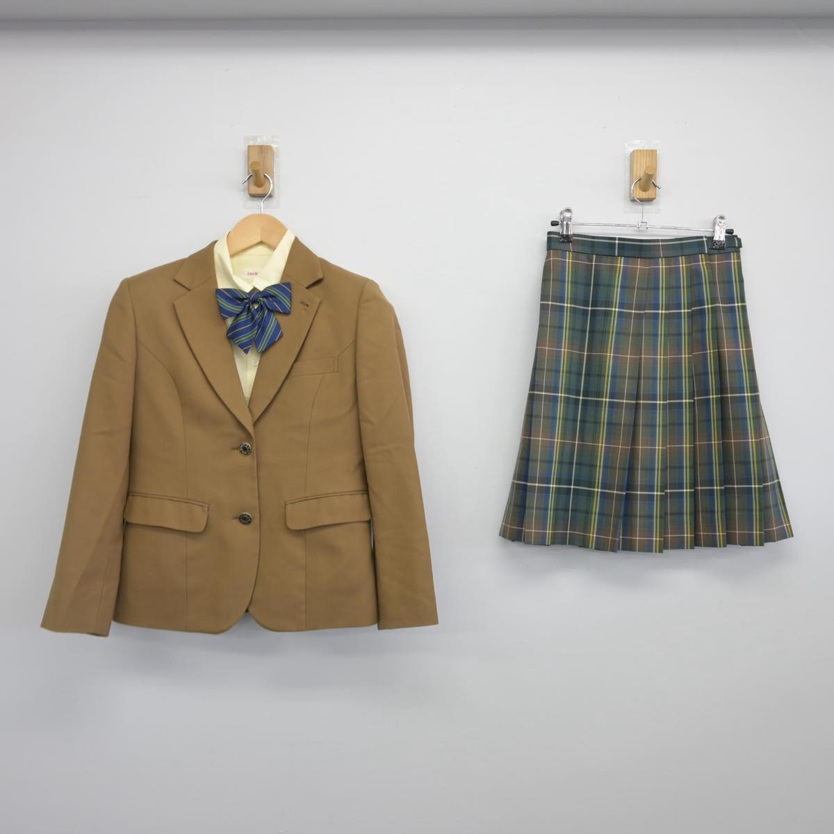 【中古】大阪府 緑涼高等学校 女子制服 4点（ブレザー・シャツ・スカート）sf028502