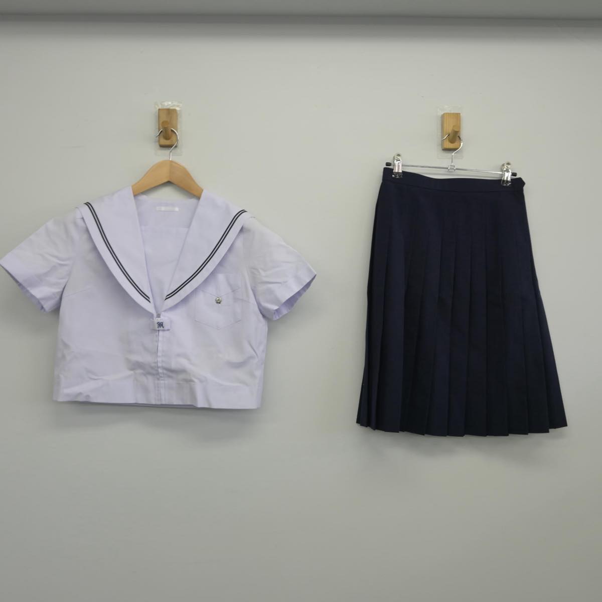 【中古】大阪府 長尾中学校 女子制服 3点（セーラー服・スカート）sf028506