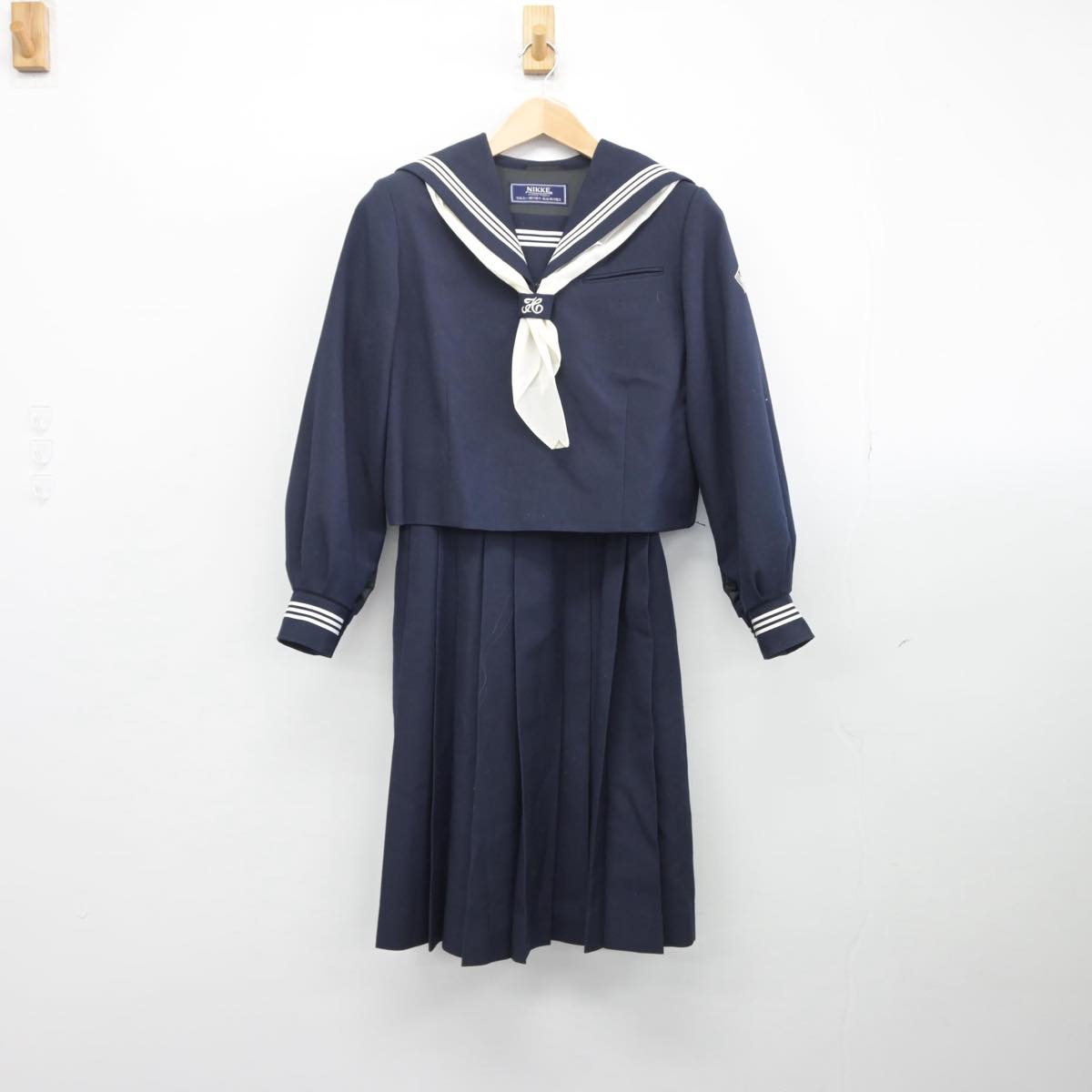 【中古】埼玉県 越谷市立南中学校 女子制服 3点（セーラー服・ジャンパースカート）sf028507