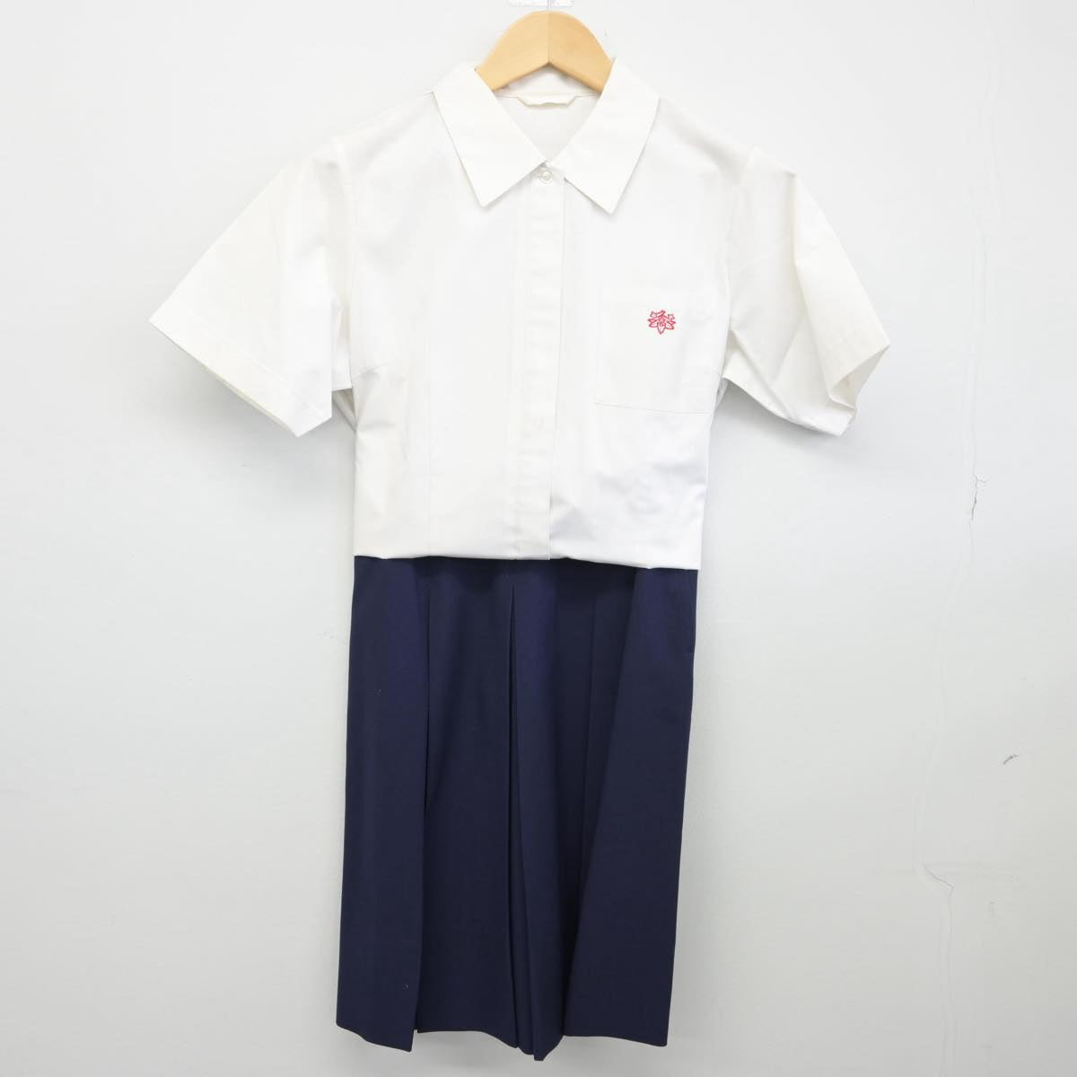 【中古】福岡県 久留米高等学校 女子制服 2点（シャツ・スカート）sf028561