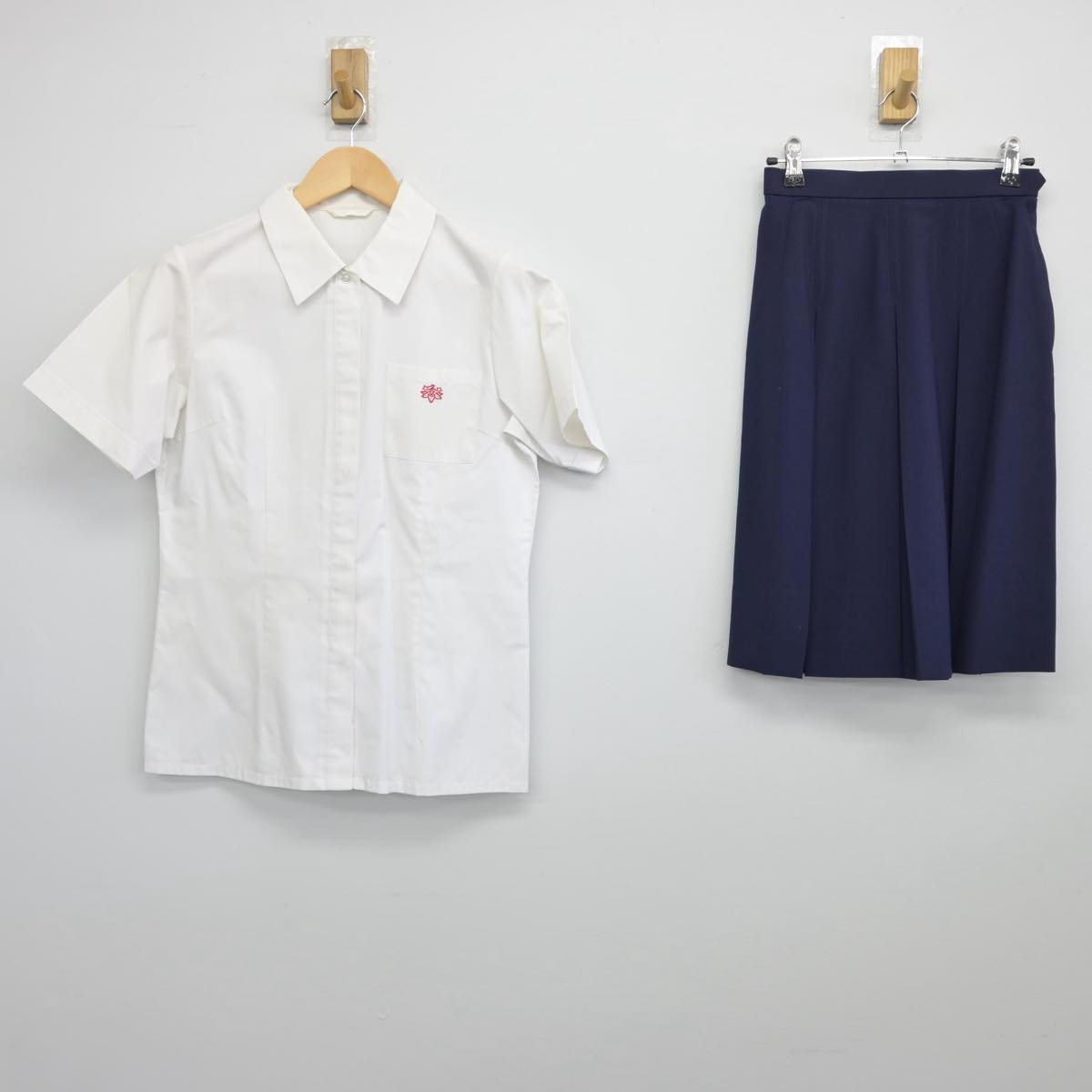 【中古】福岡県 久留米高等学校 女子制服 2点（シャツ・スカート）sf028561