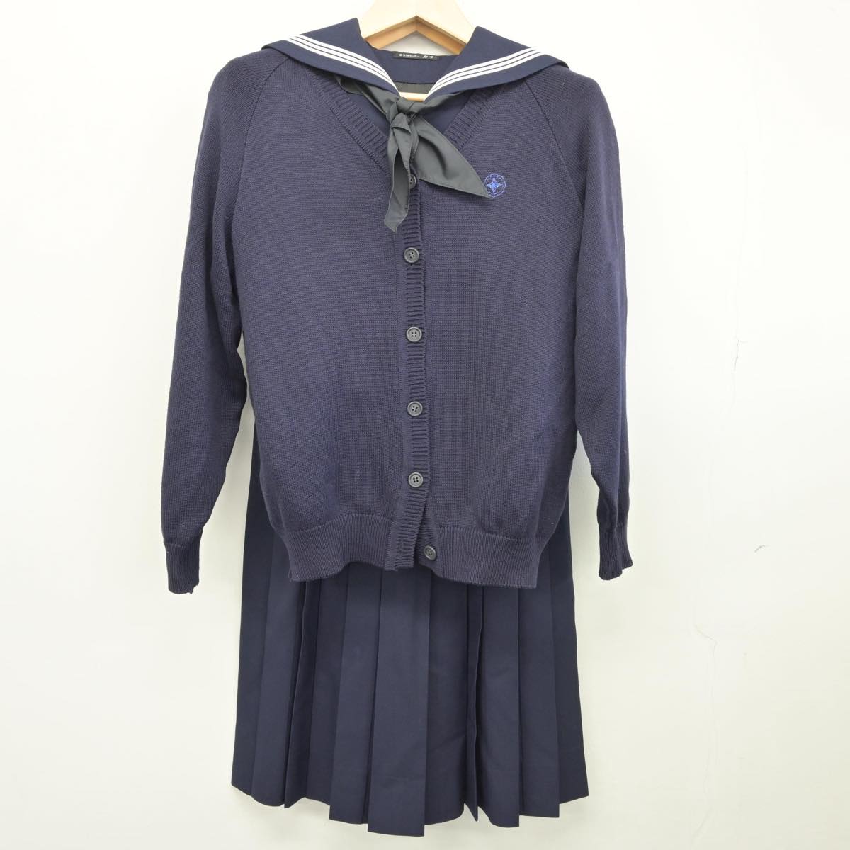 【中古】福岡県 筑紫女学園高等学校 女子制服 4点（セーラー服・ニット・ジャンパースカート）sf028563