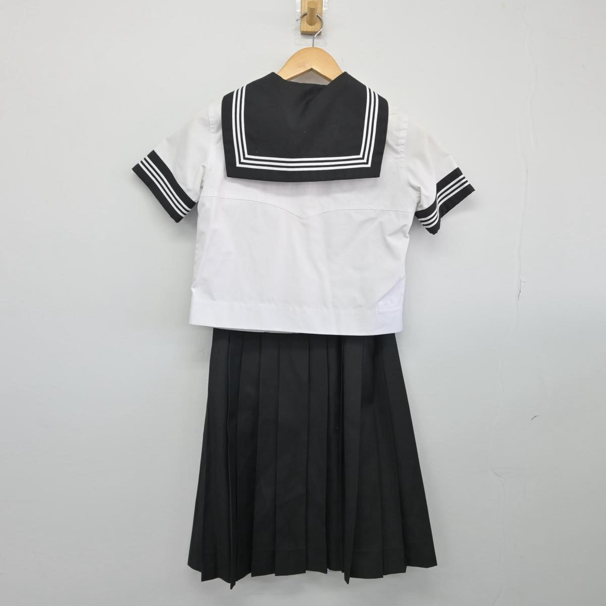 【中古】東京都 富士見中学高等学校 女子制服 3点（セーラー服・スカート）sf028592