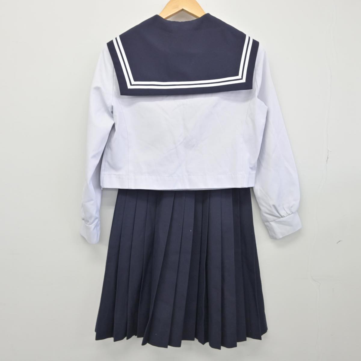 【中古】愛知県 犬山高等学校 女子制服 2点（セーラー服・スカート）sf028669