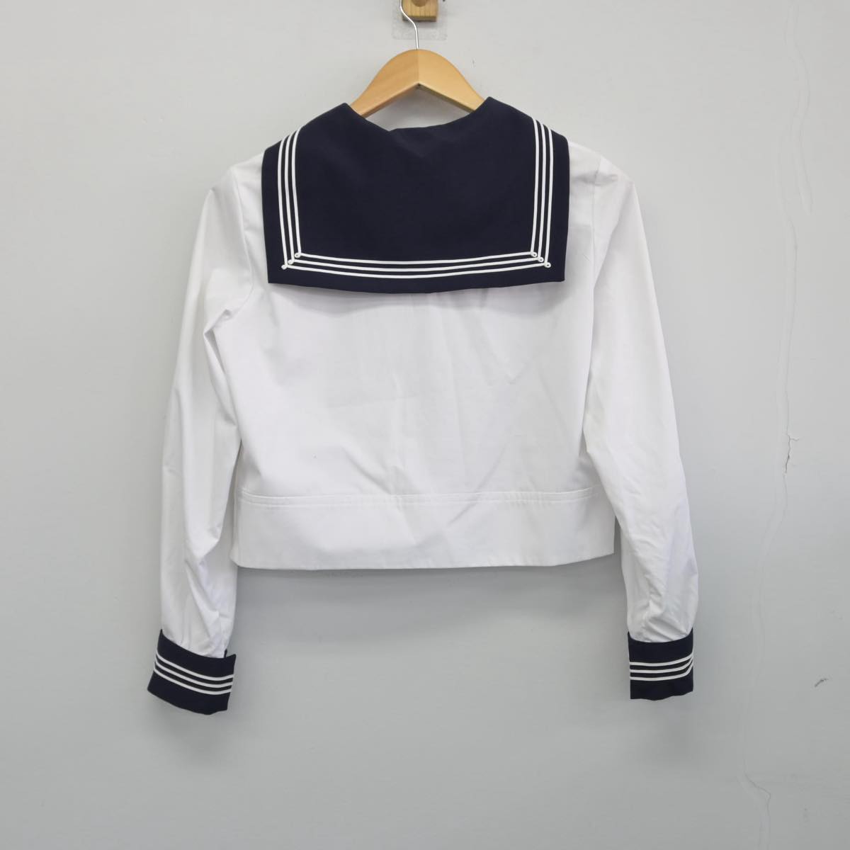 【中古】東京都 成女高等学校 女子制服 2点（セーラー服・ニット）sf028699