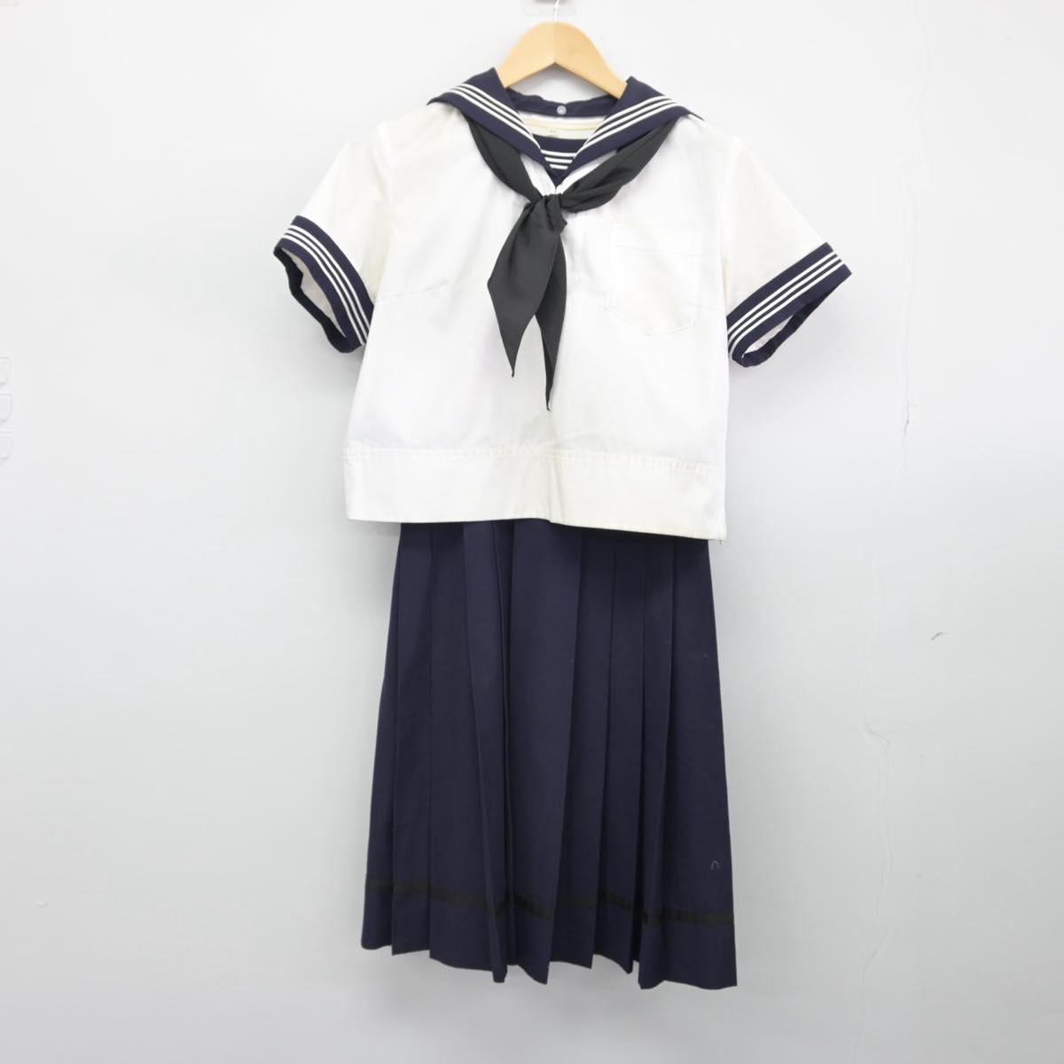 【中古】東京都 成女高等学校 女子制服 3点（セーラー服・スカート）sf028701