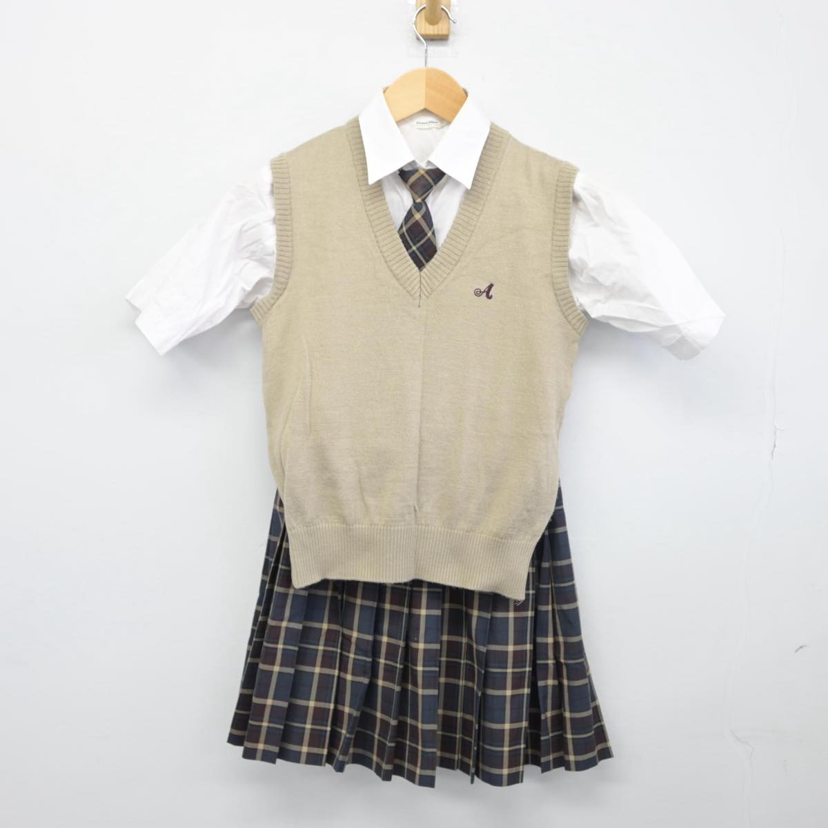 【中古】東京都 愛国高等学校 女子制服 4点（ニットベスト・シャツ・スカート）sf028790