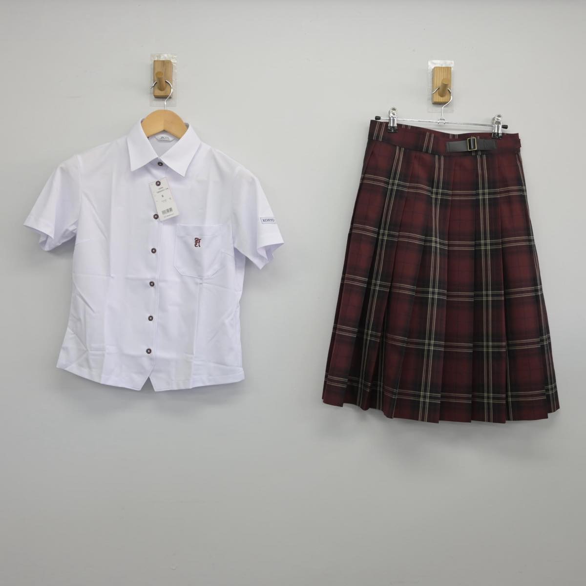 【中古】広島県 広陵高等学校 女子制服 2点（シャツ・スカート）sf028830