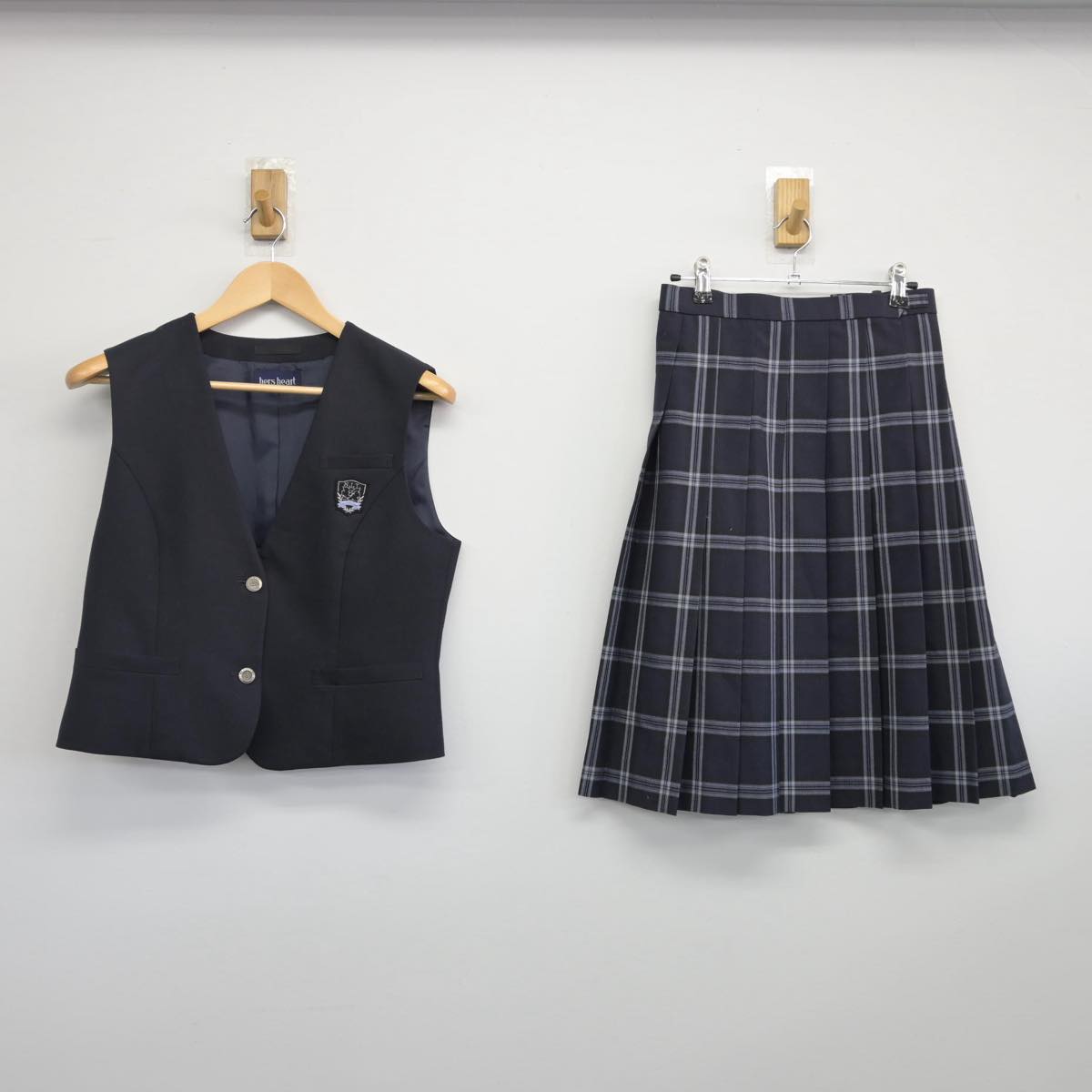 【中古】鳥取県 米子工業高等専門学校 女子制服 2点（ベスト・スカート）sf028836