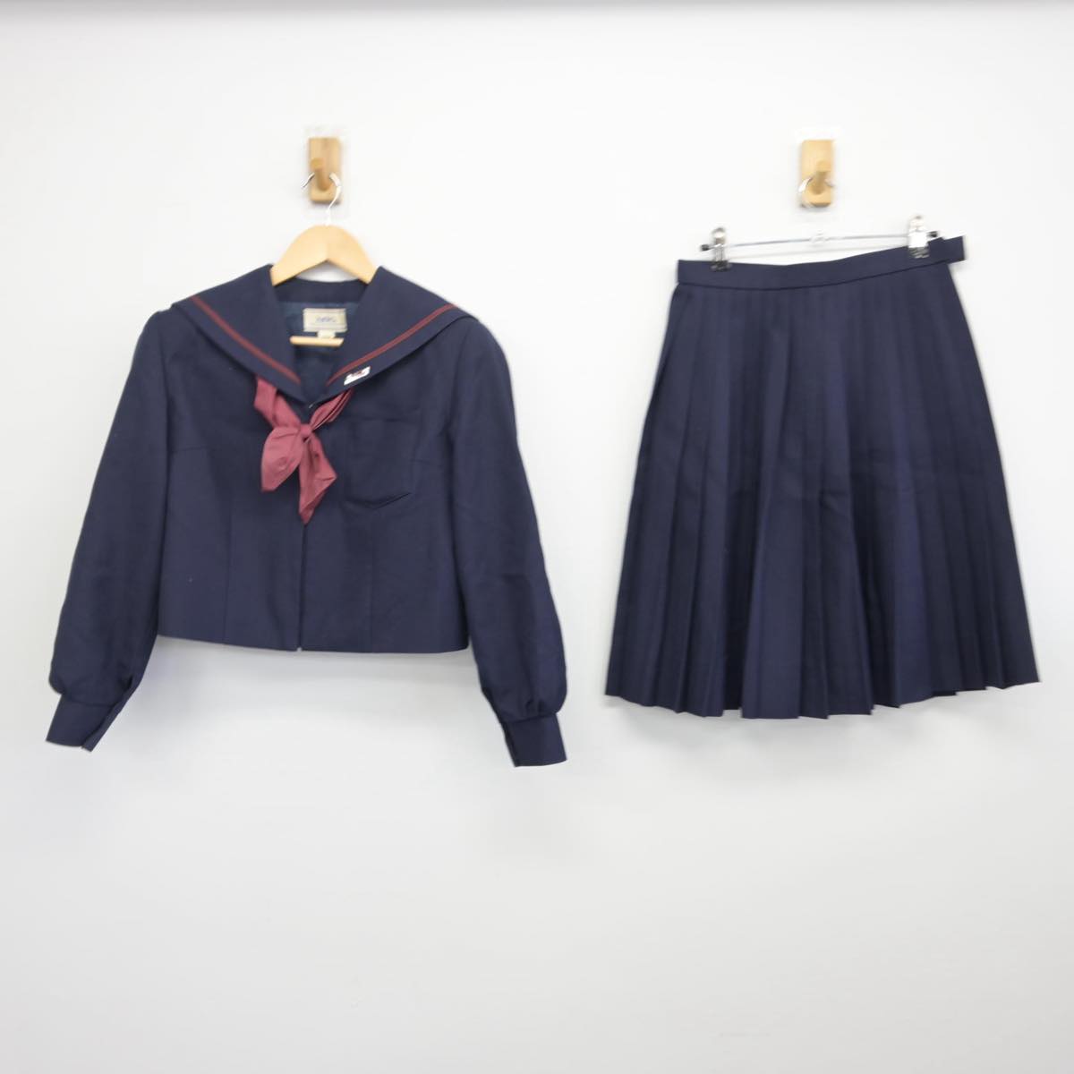 【中古】和歌山県 那賀高等学校 女子制服 4点（セーラー服・スカート）sf028873