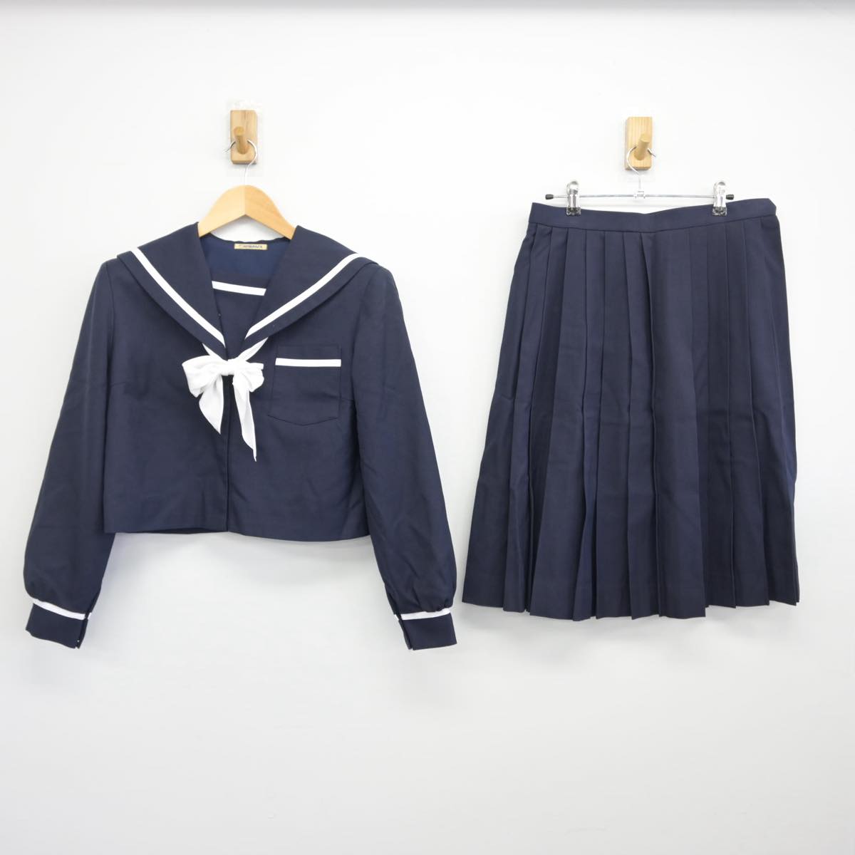 【中古】静岡県 浜松市立八幡中学校 女子制服 3点（セーラー服・スカート）sf028878