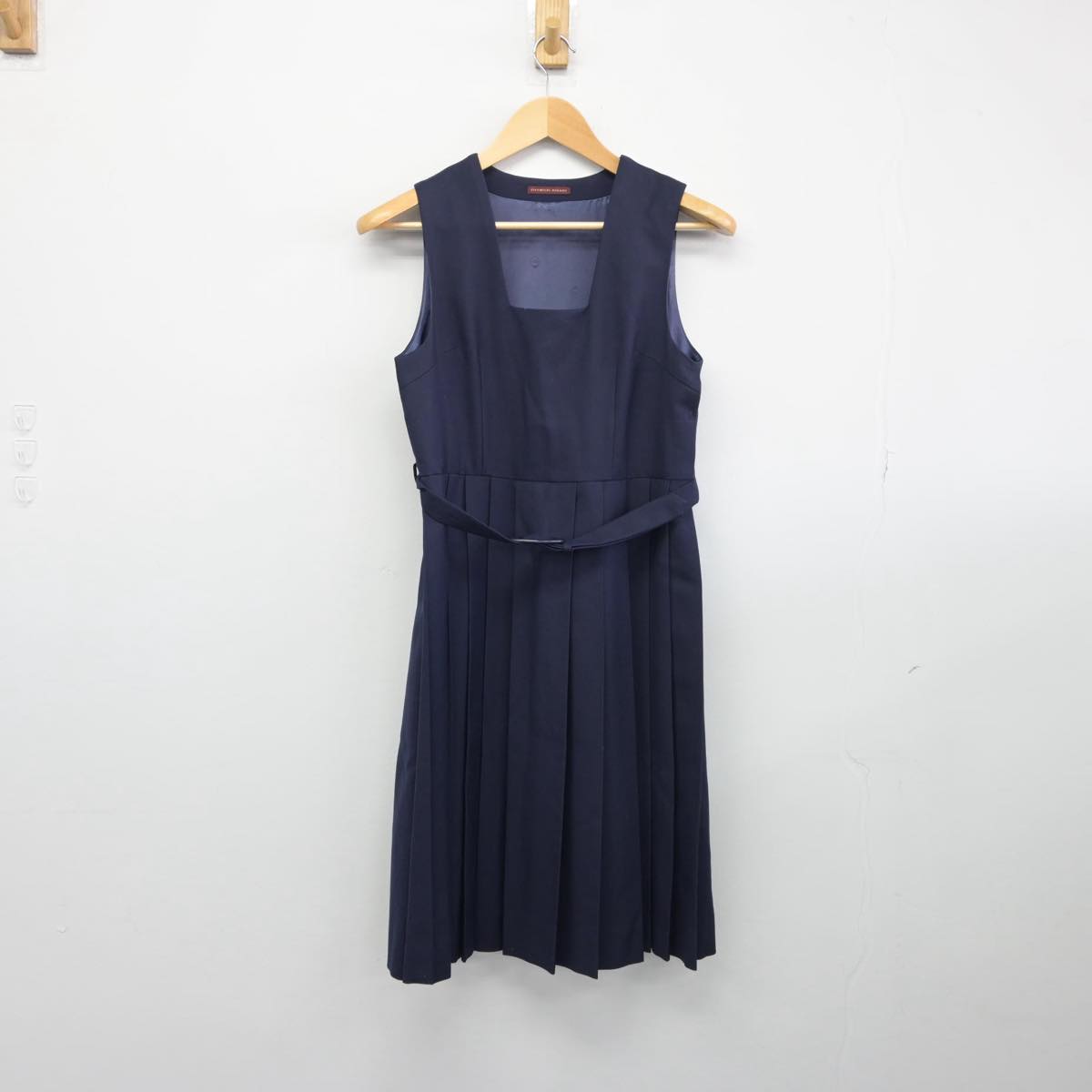 【中古】福岡県 香月中学校 女子制服 2点（セーラー服・ジャンパースカート）sf028885