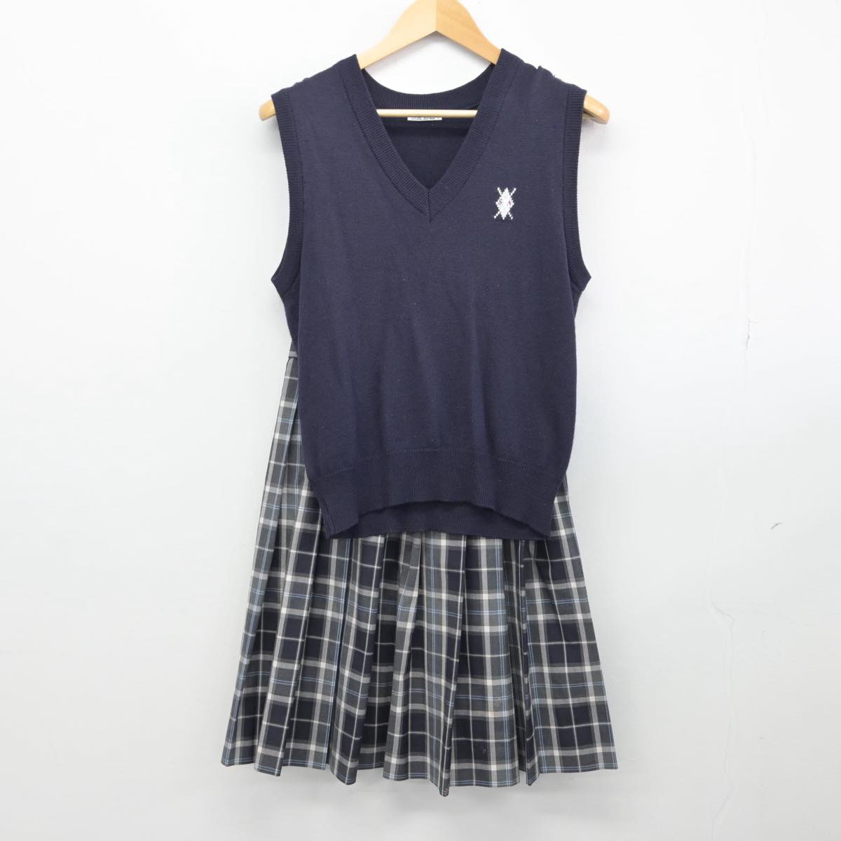 【中古】大阪府 堺西高等学校 女子制服 2点（ニットベスト・スカート）sf028904