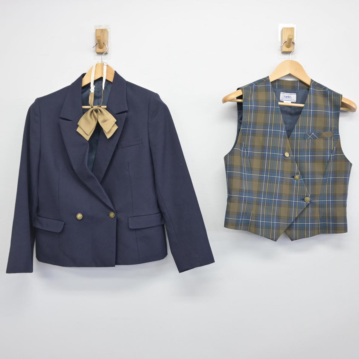 【中古】北海道 平岡中学校 女子制服 4点（ブレザー・ベスト・スカート）sf028937