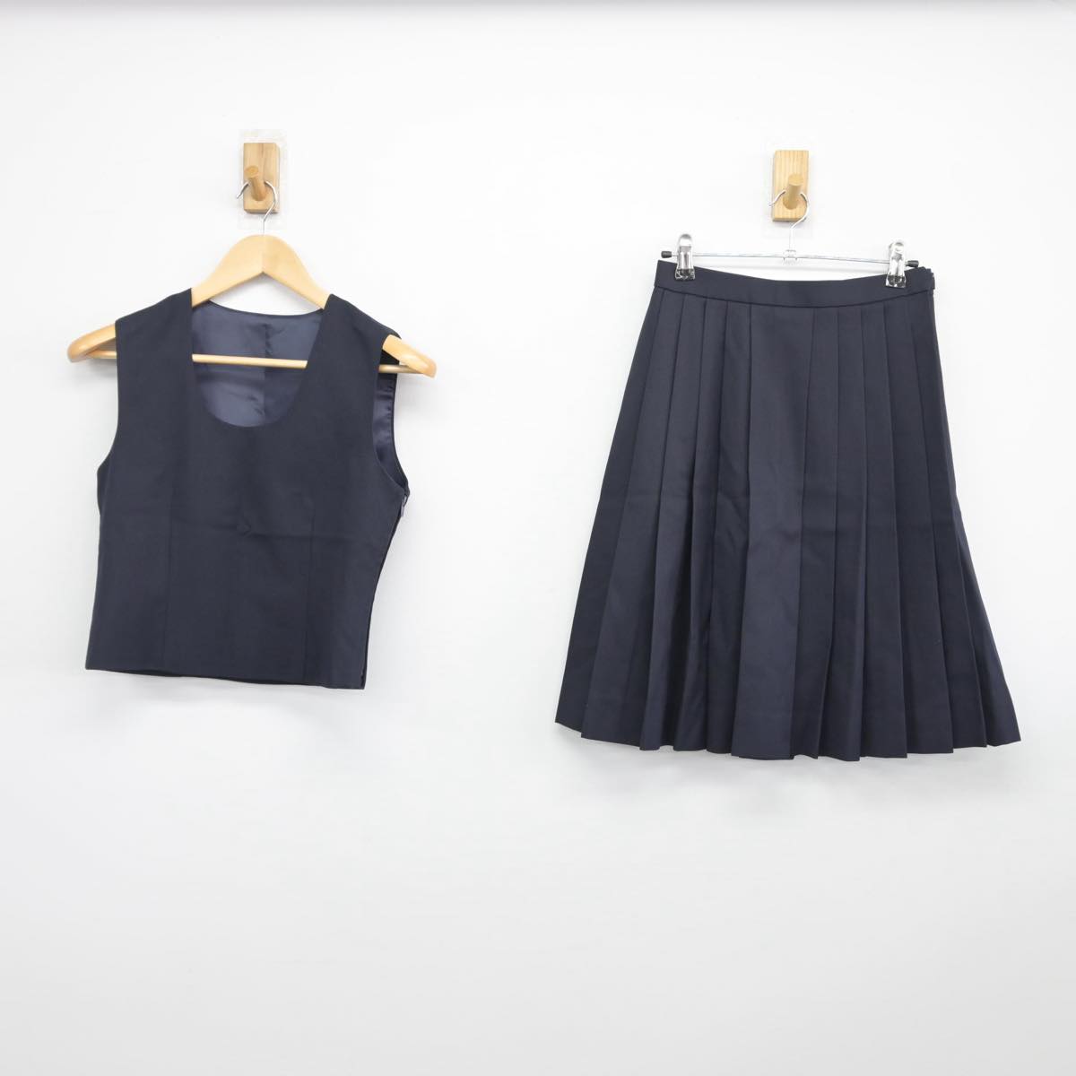 【中古】東京都 杉並区立井草中学校 女子制服 2点（ベスト・スカート）sf028955