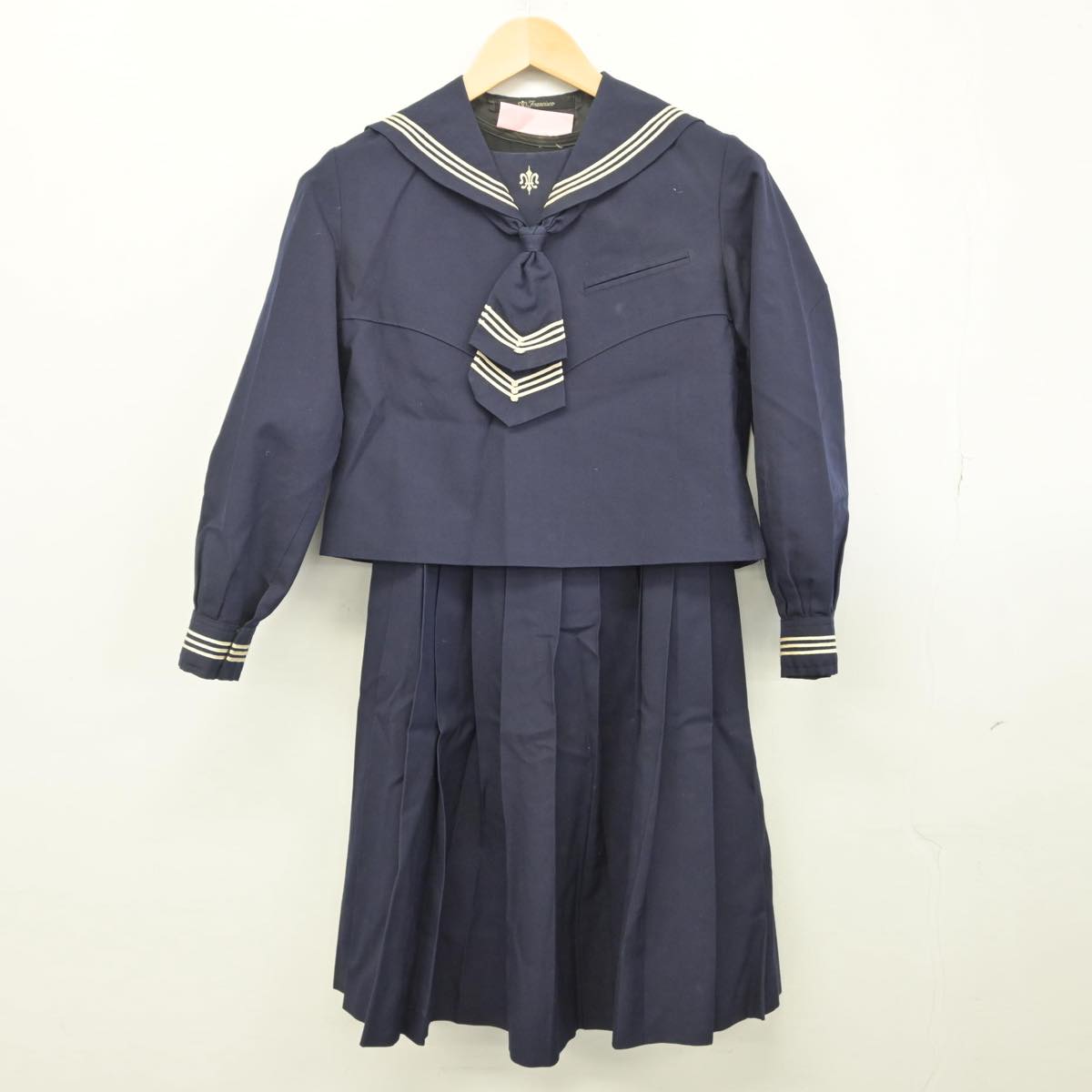 【中古】神奈川県 湘南白百合学園 女子制服 3点（セーラー服・ジャンパースカート）sf029011