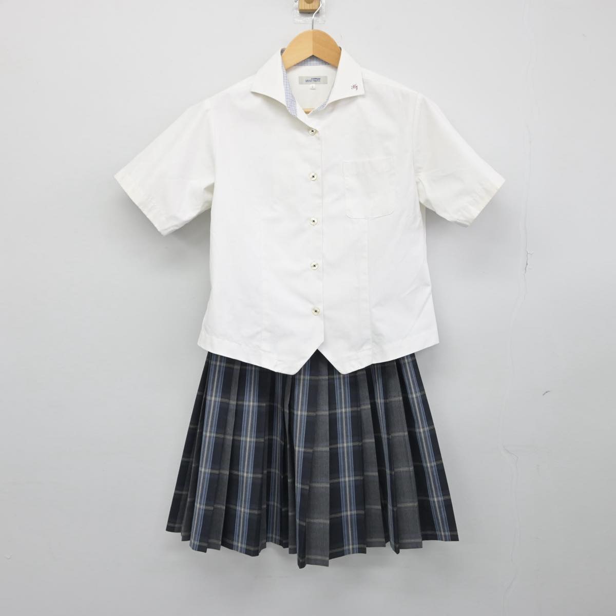 【中古】東京都 八王子実践高等学校 女子制服 3点（シャツ・スカート）sf029025