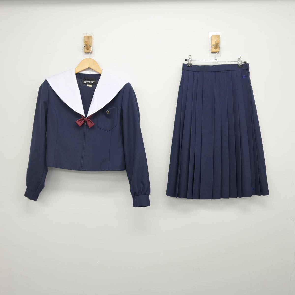 【中古】愛知県 尾北高等学校 女子制服 5点（セーラー服・ニット・スカート）sf029048