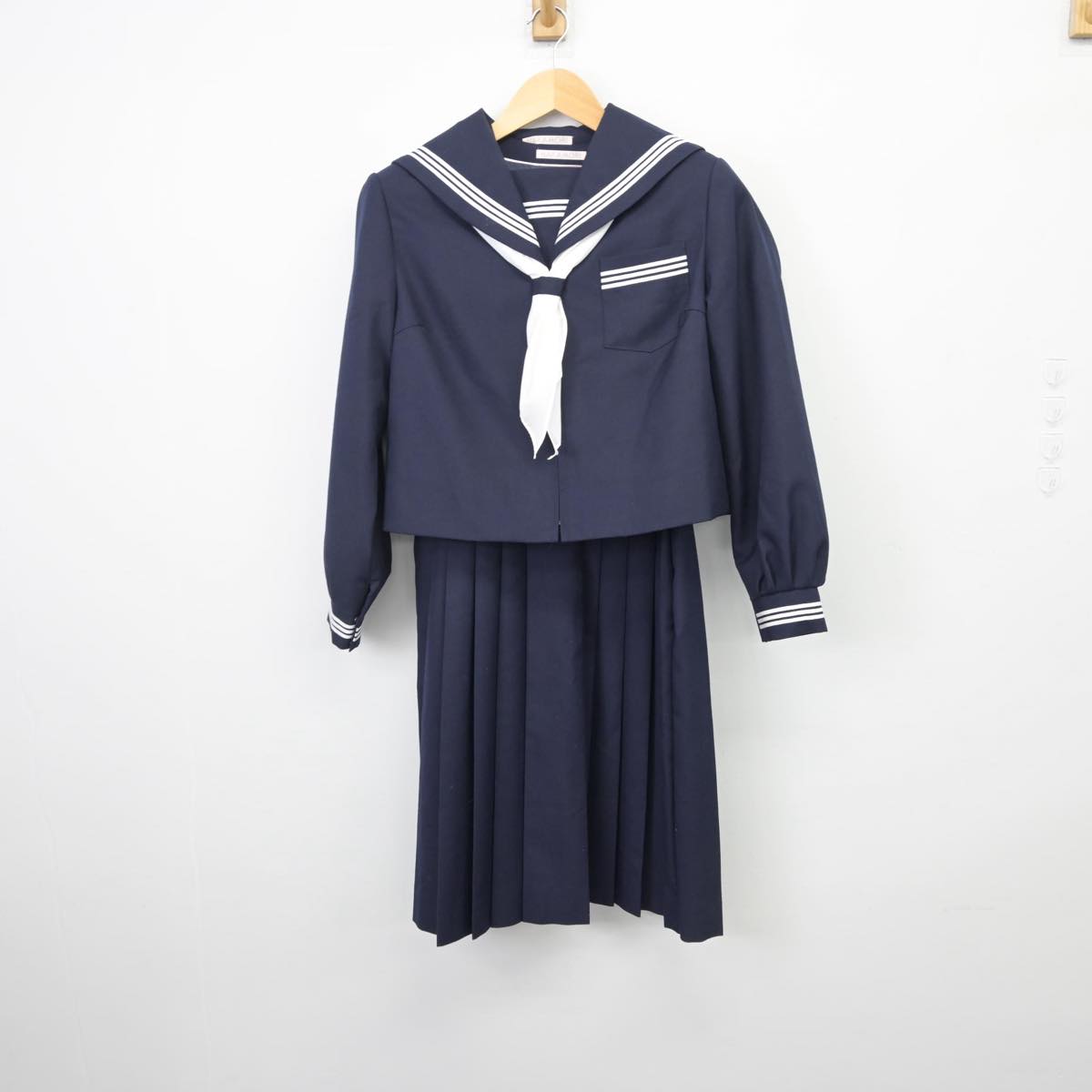 【中古】茨城県 土浦市立第一中学校 女子制服 2点（セーラー服・ジャンパースカート）sf029062