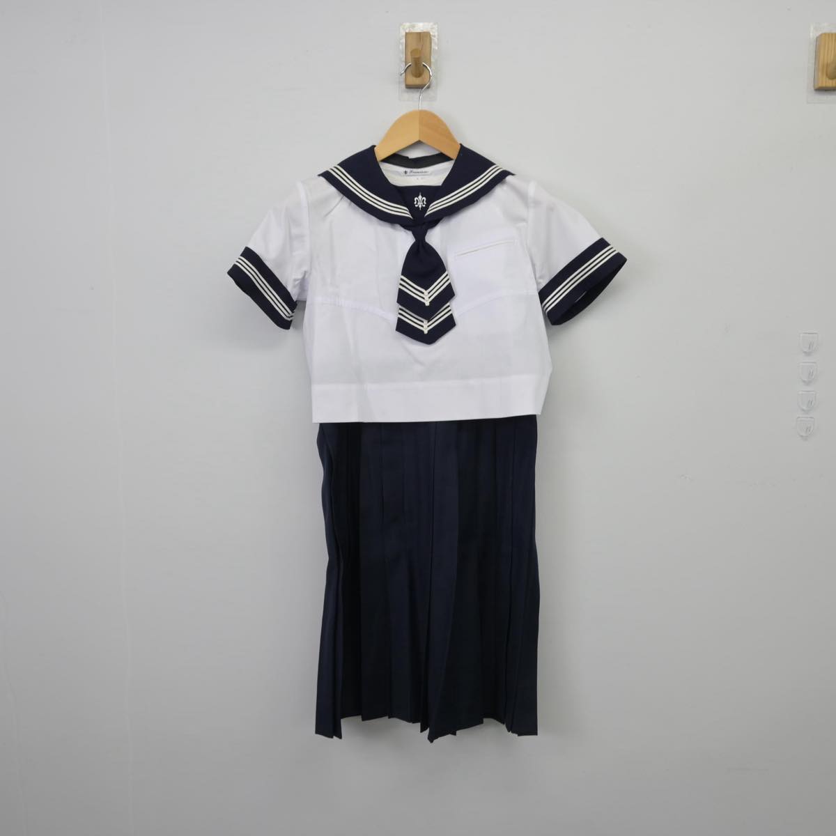 【中古】東京都 白百合学園中学校 女子制服 2点（セーラー服・スカート）sf029066