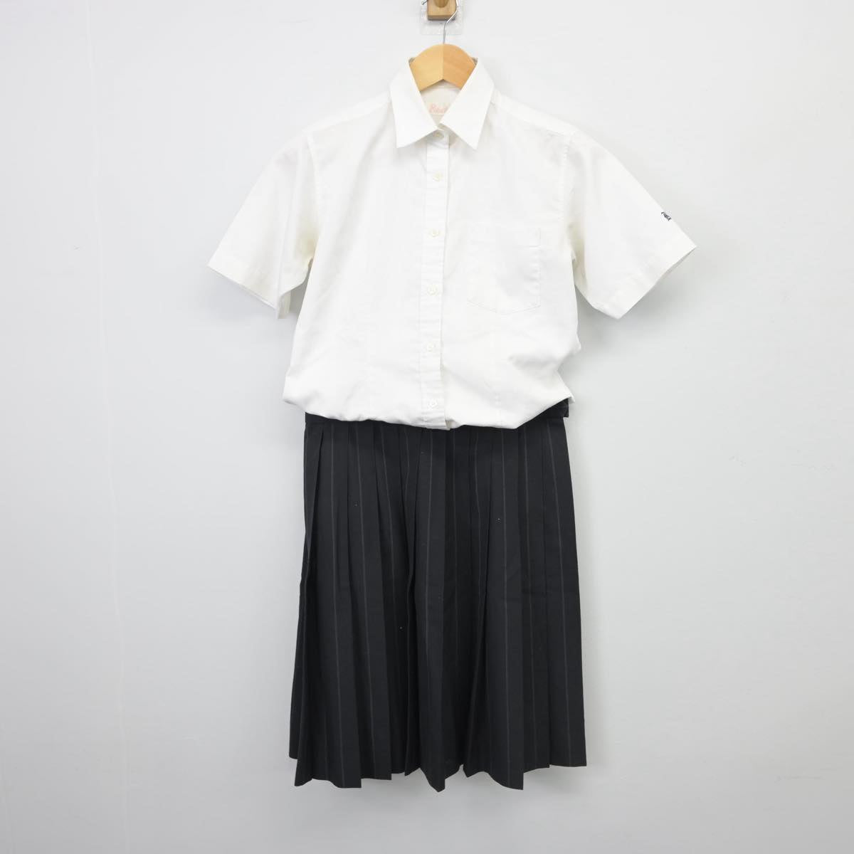 【中古】大阪府 大阪薫英女学院高等学校 女子制服 3点（シャツ・スカート）sf029074