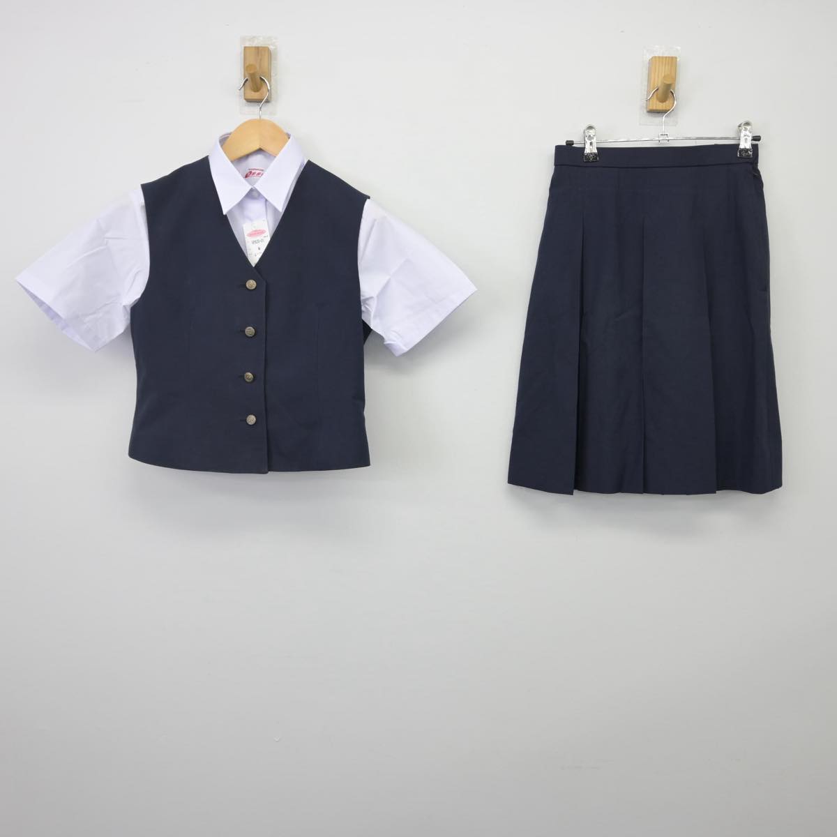 【中古】神奈川県 横浜市立新羽中学校 女子制服 3点（シャツ・ベスト・スカート）sf029081