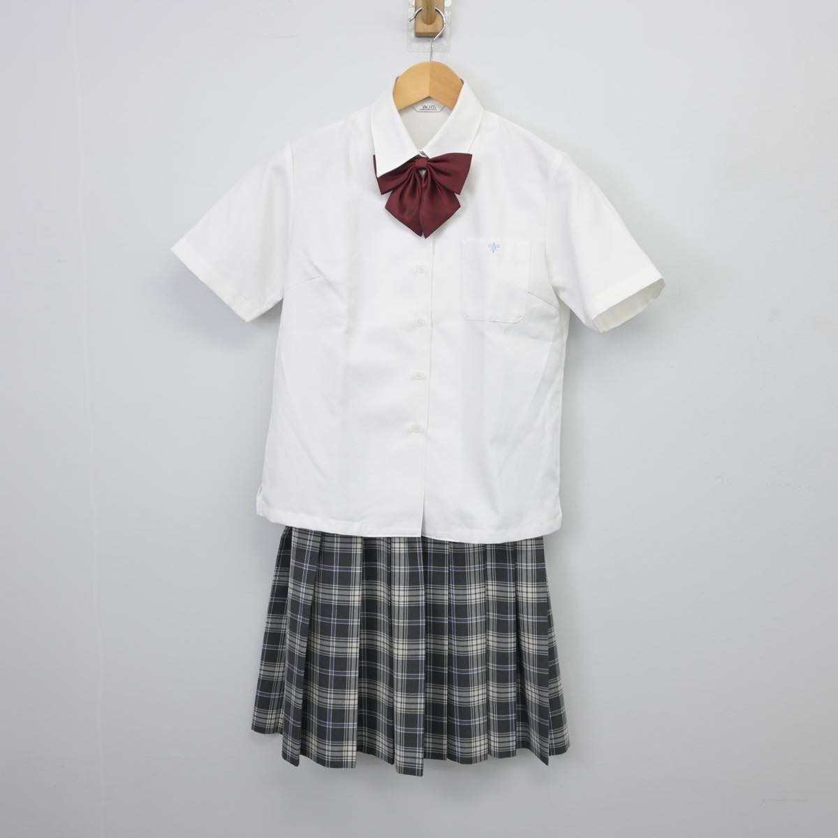 【中古】神奈川県 湘南学園中学校 女子制服 4点（シャツ・ニットベスト・スカート）sf029111