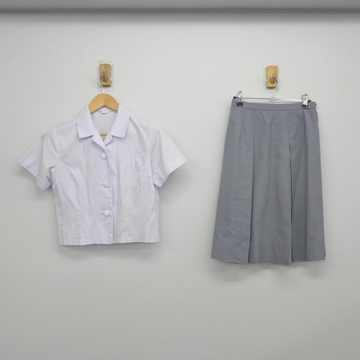 【中古】宮崎県 宮崎県立大宮高等学校 女子制服 2点（シャツ・スカート）sf029136