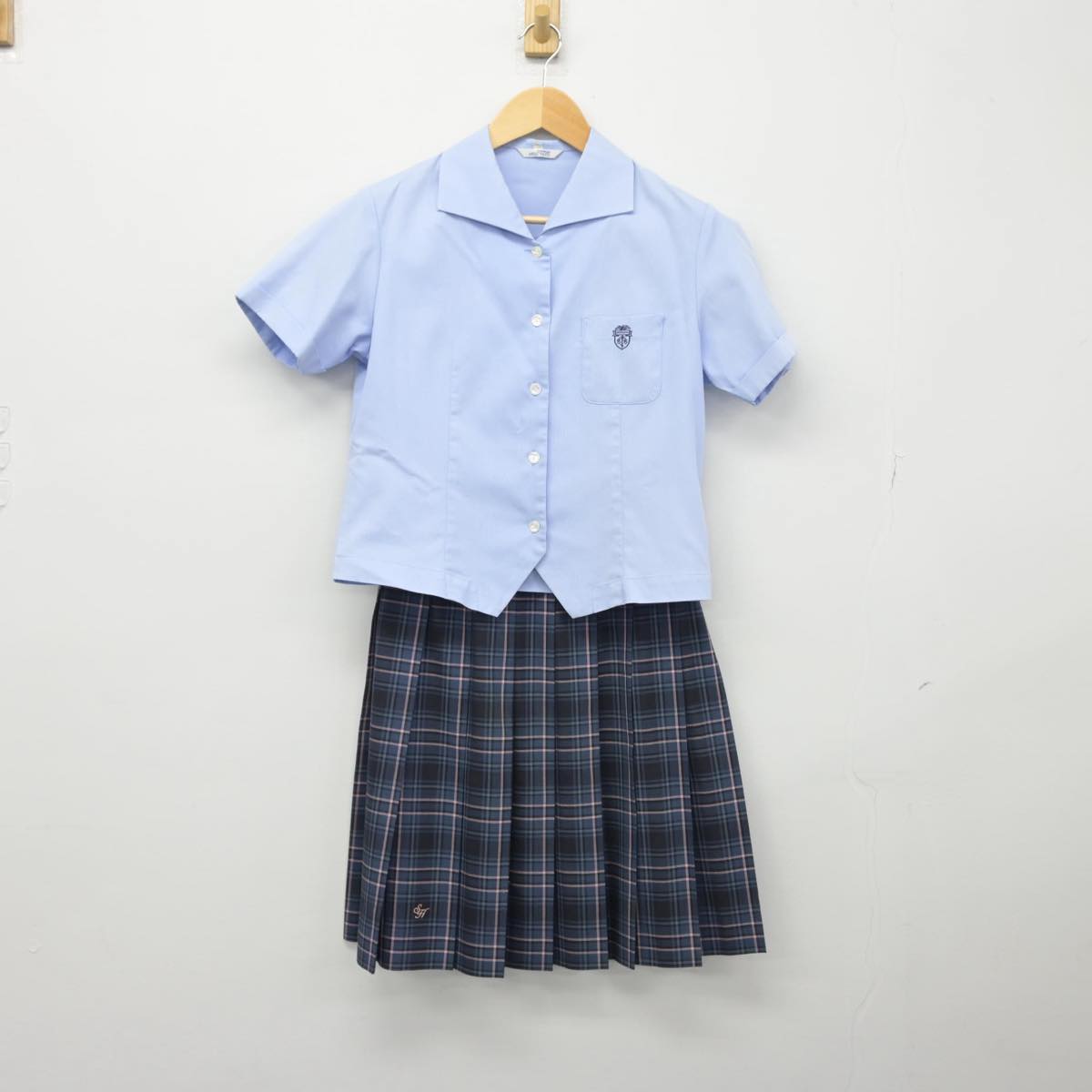 【中古】神奈川県 桜丘高等学校 女子制服 3点（シャツ・スカート）sf029166