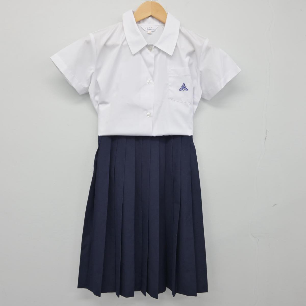 【中古】福島県 蓬莱中学校 女子制服 4点（セーラー服・シャツ・スカート）sf029206