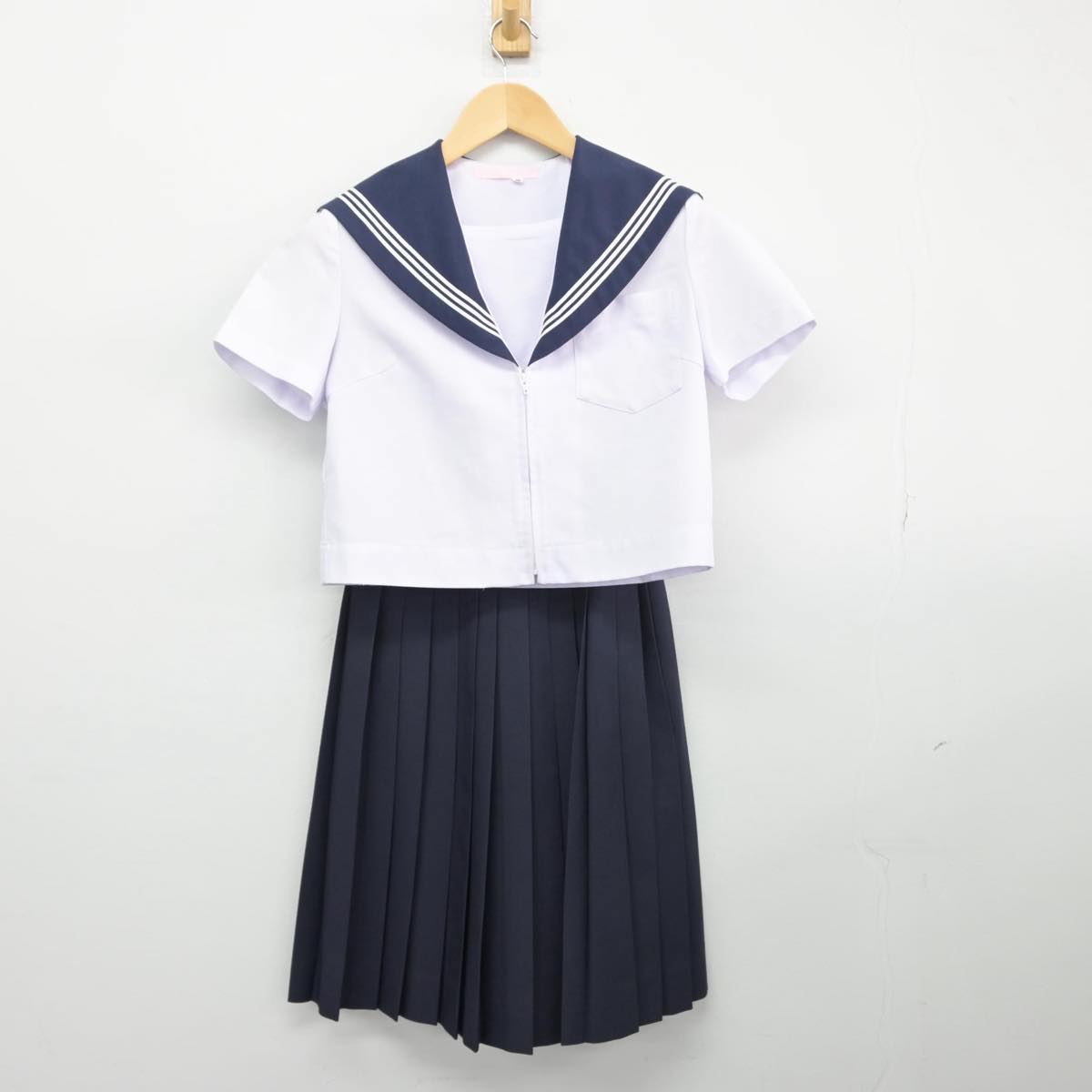 【中古】愛知県 尾張旭東中学校 女子制服 2点（セーラー服・スカート）sf029215