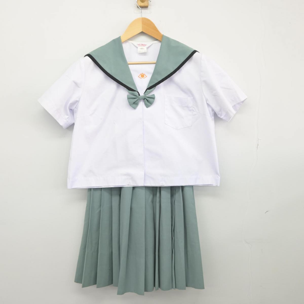 【中古】鹿児島県 牧園中学校 女子制服 3点（セーラー服・スカート）sf029225